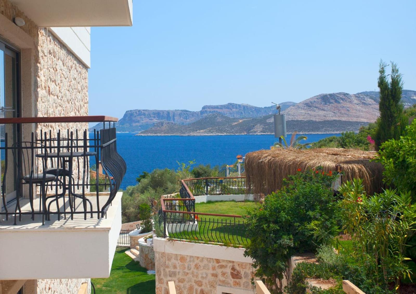 Deluxe Double Room with Side Sea View - Photo 2