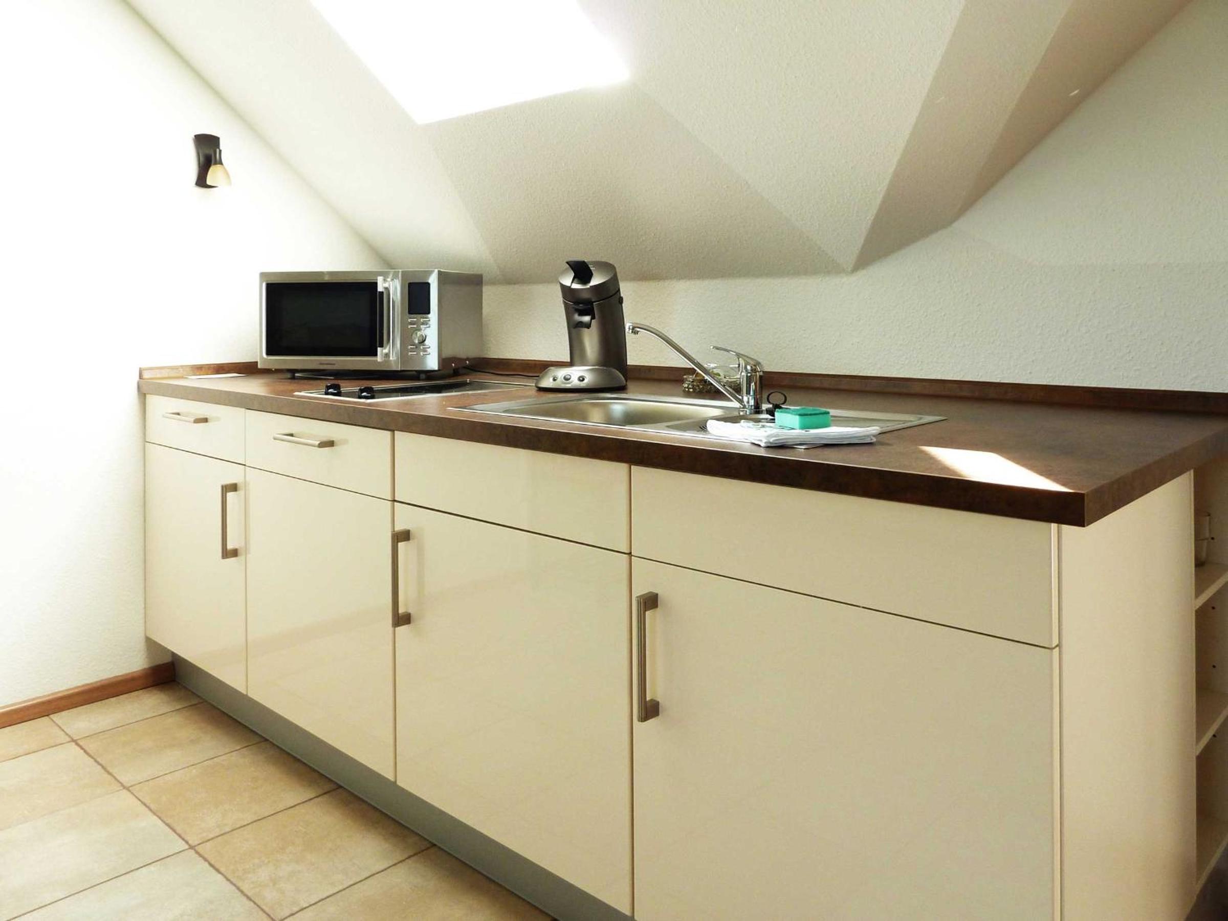 Double Room with Private Bathroom - Photo 10