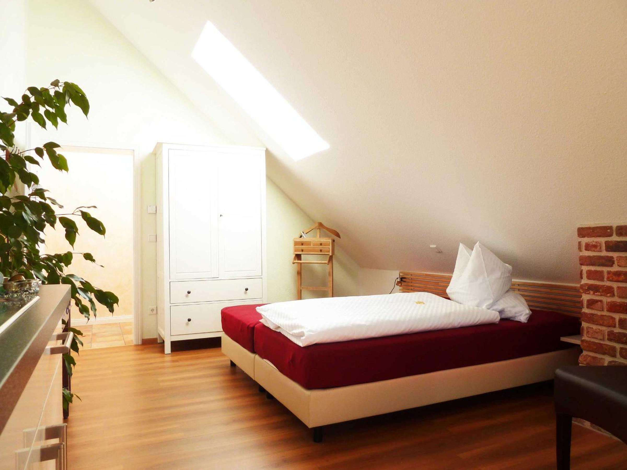 Double Room with Private Bathroom - Photo 2