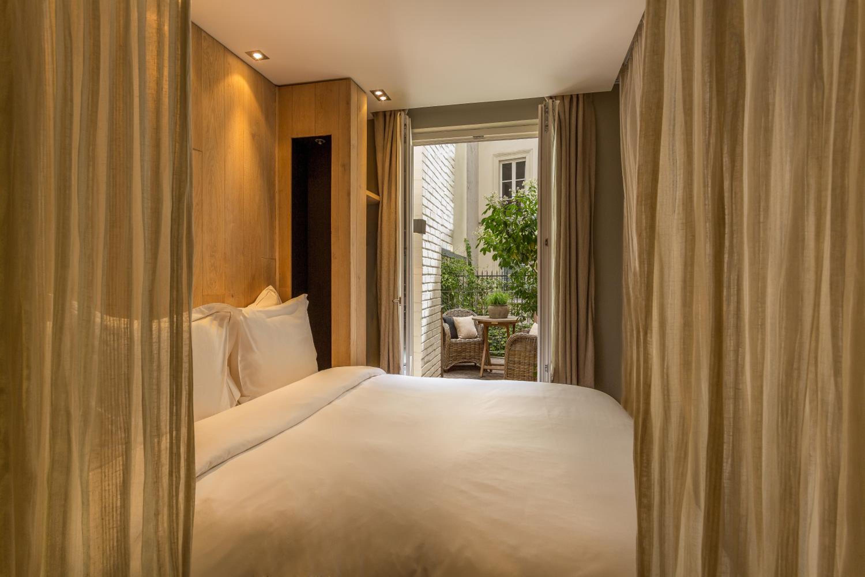Emotion Room with Terrace