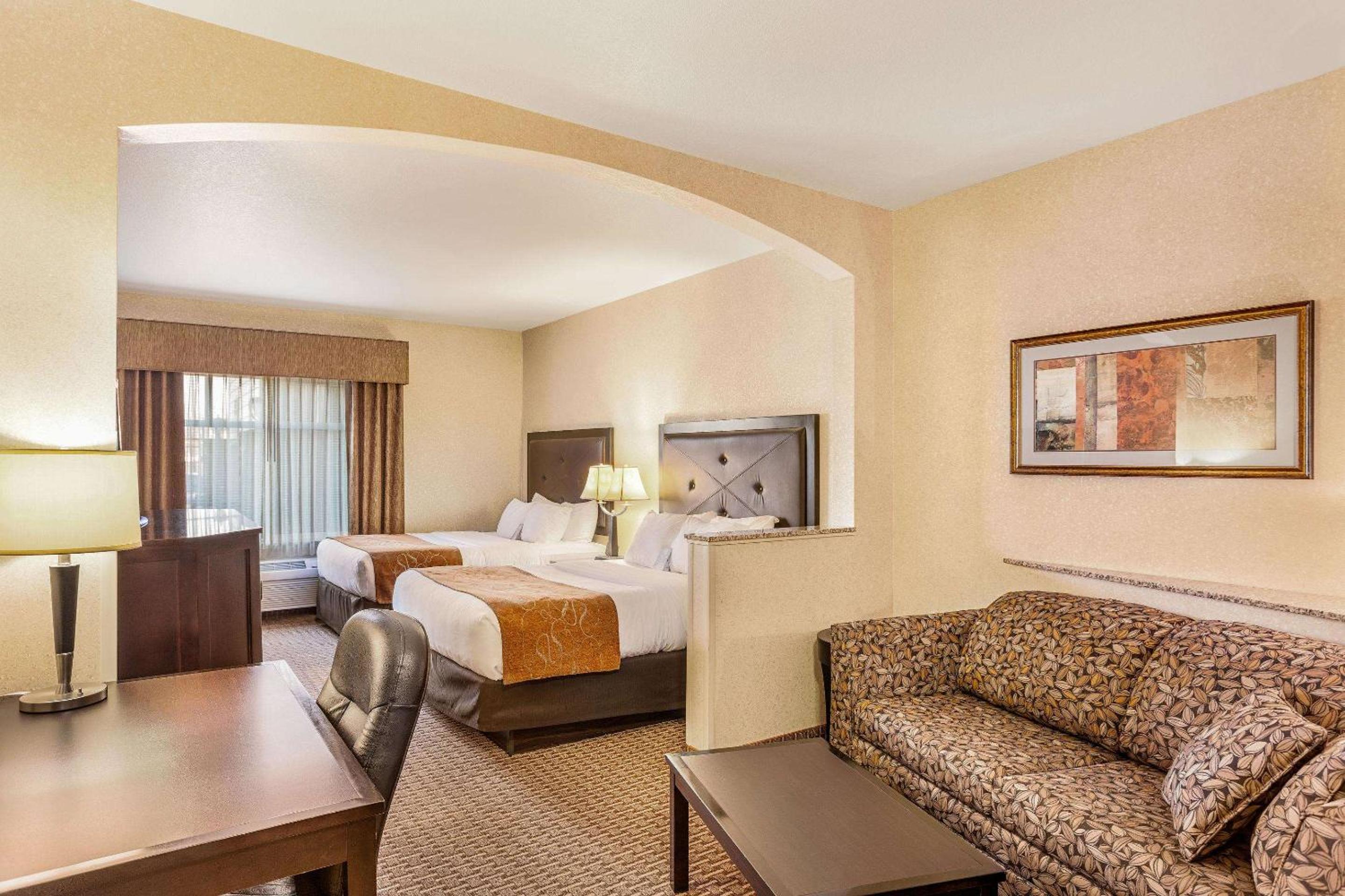Queen Suite with Two Queen Beds - Photo 1