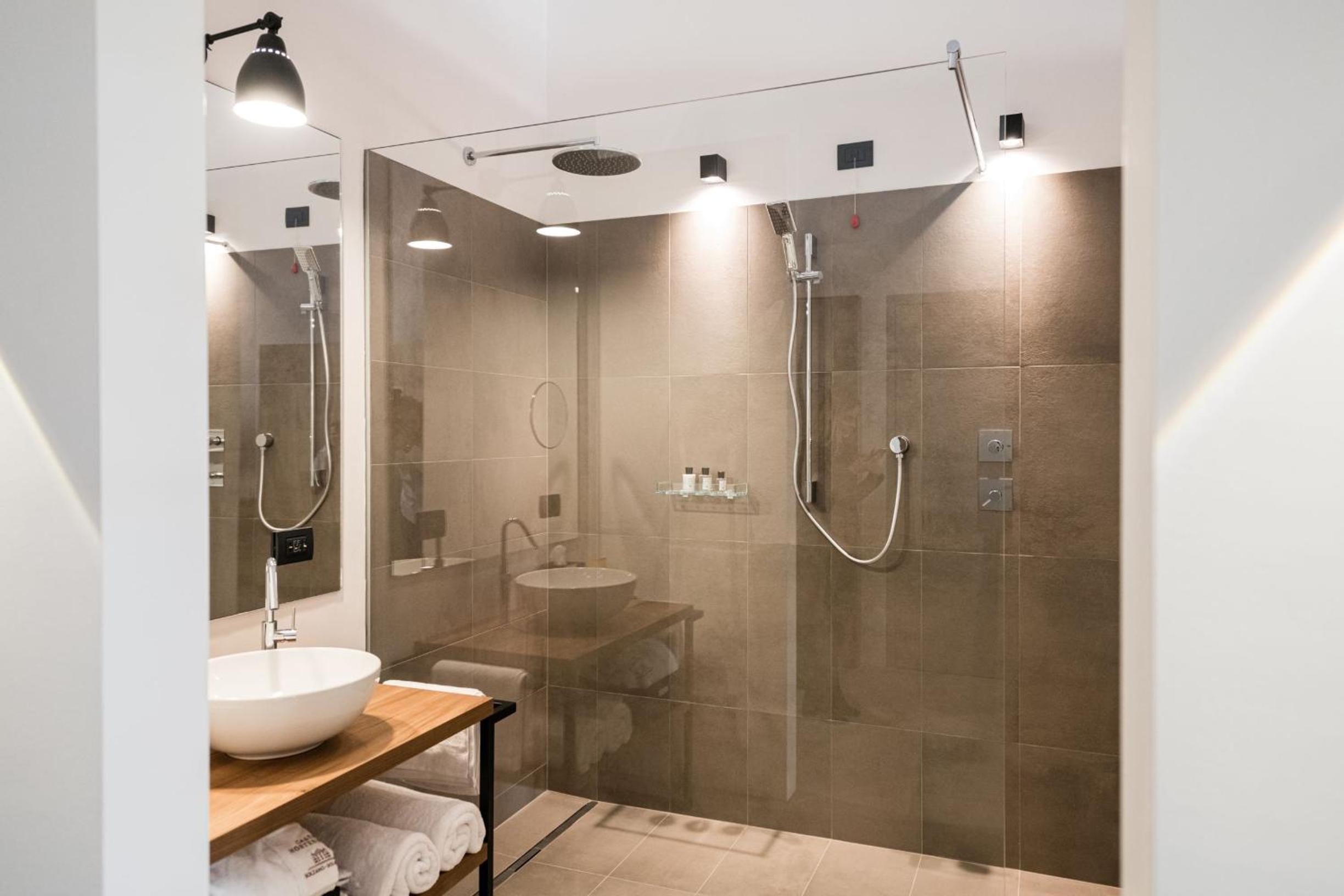 Deluxe Double or Twin Room - Photo 2