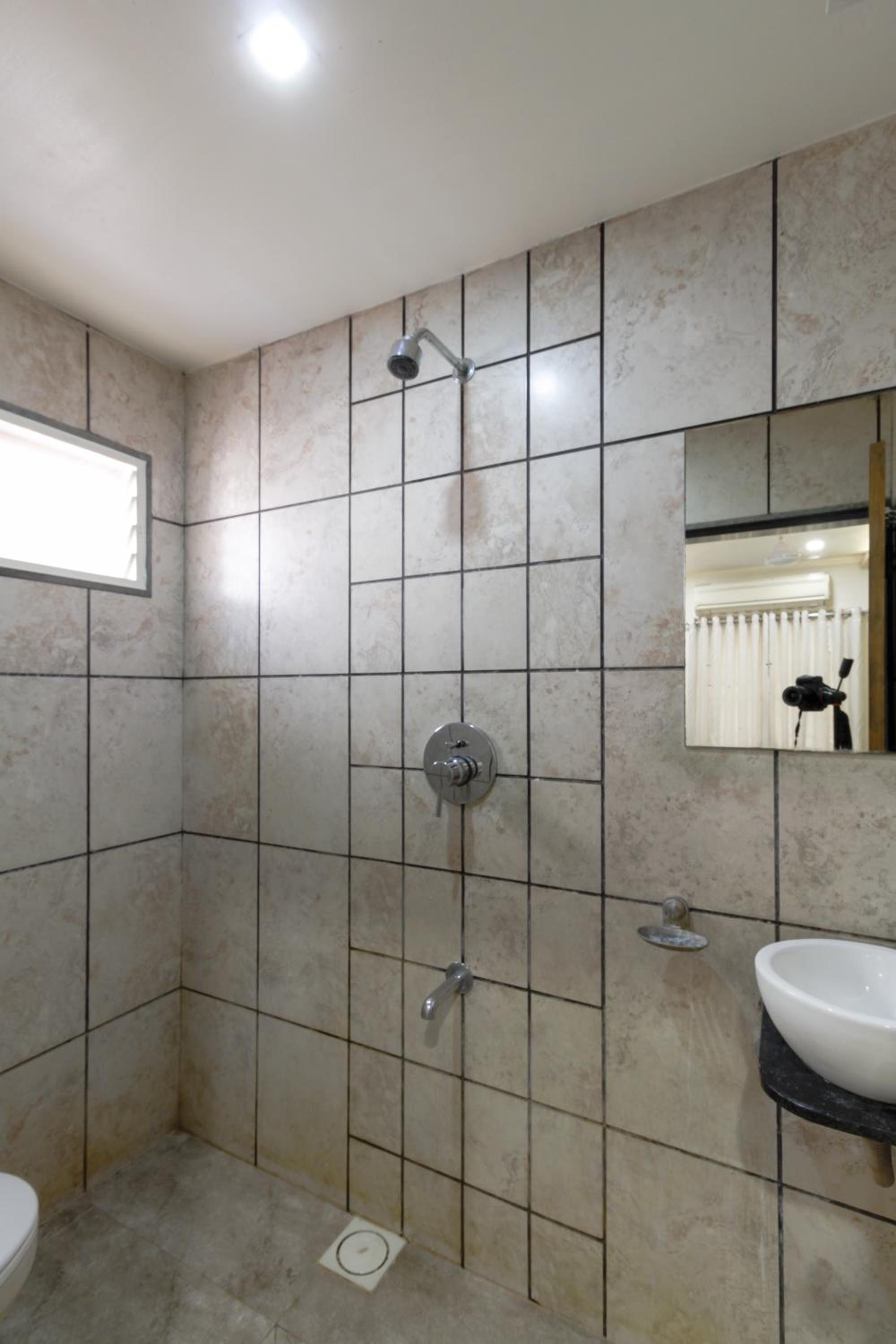 Standard Double or Twin Room - Photo 17