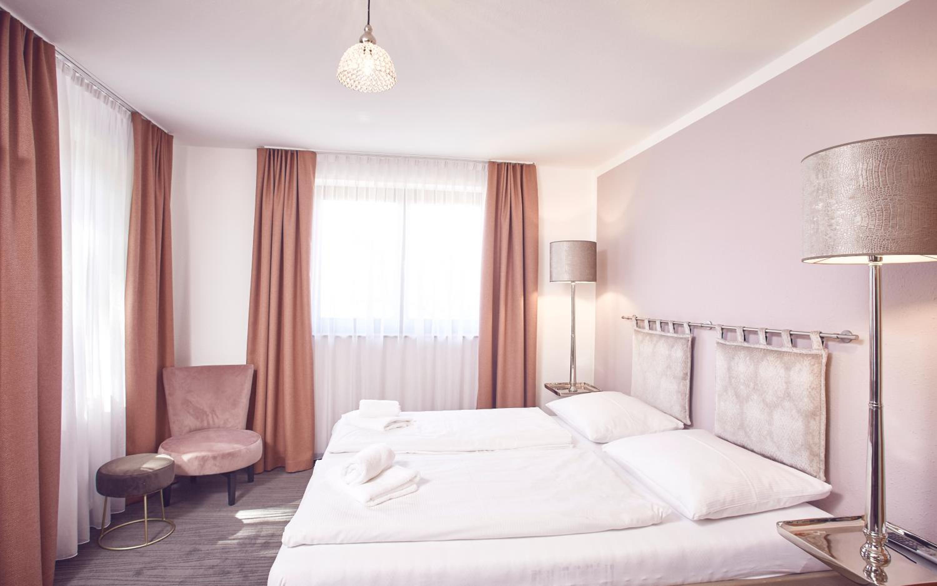 Large Double Room - Photo 5
