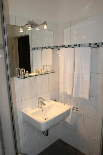 Double Room - Photo 8