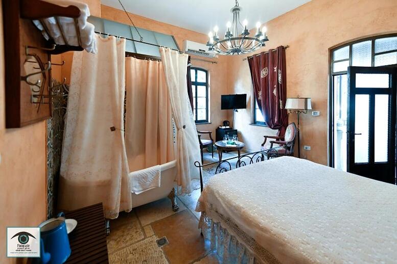 Deluxe Double Room with Balcony photo 2
