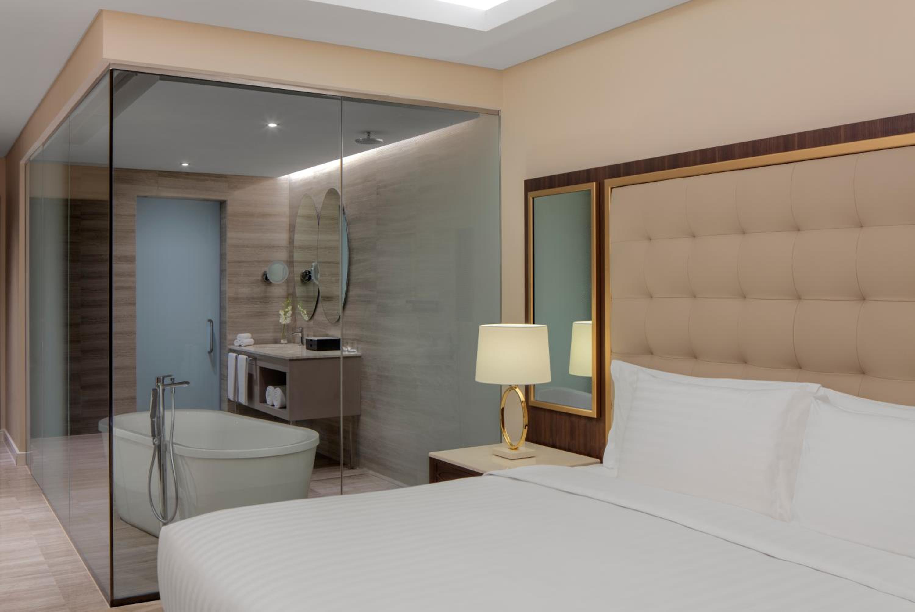 Premier 1 King , High Floor - Photo 4