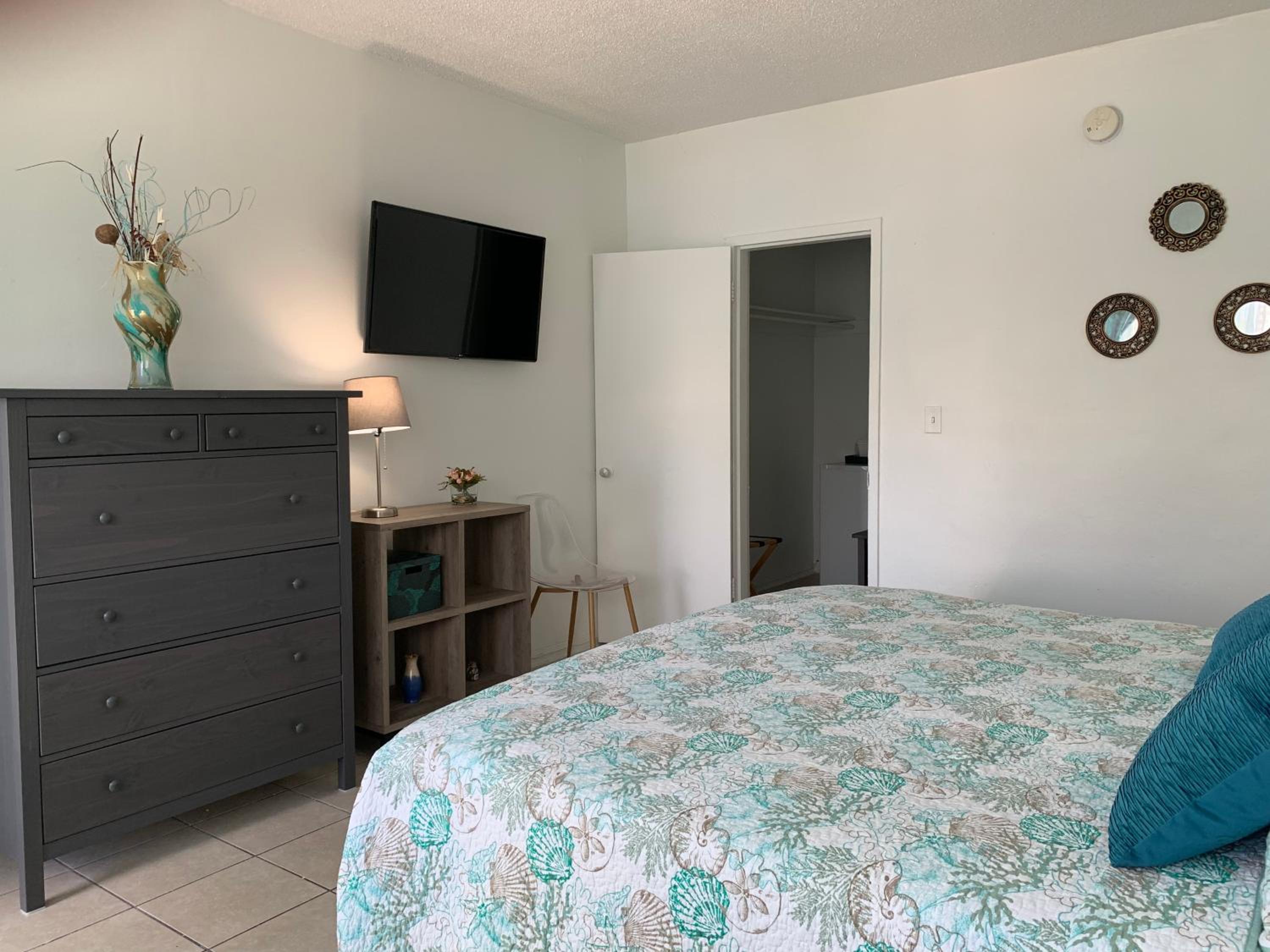 King Room with Balcony - Photo 1