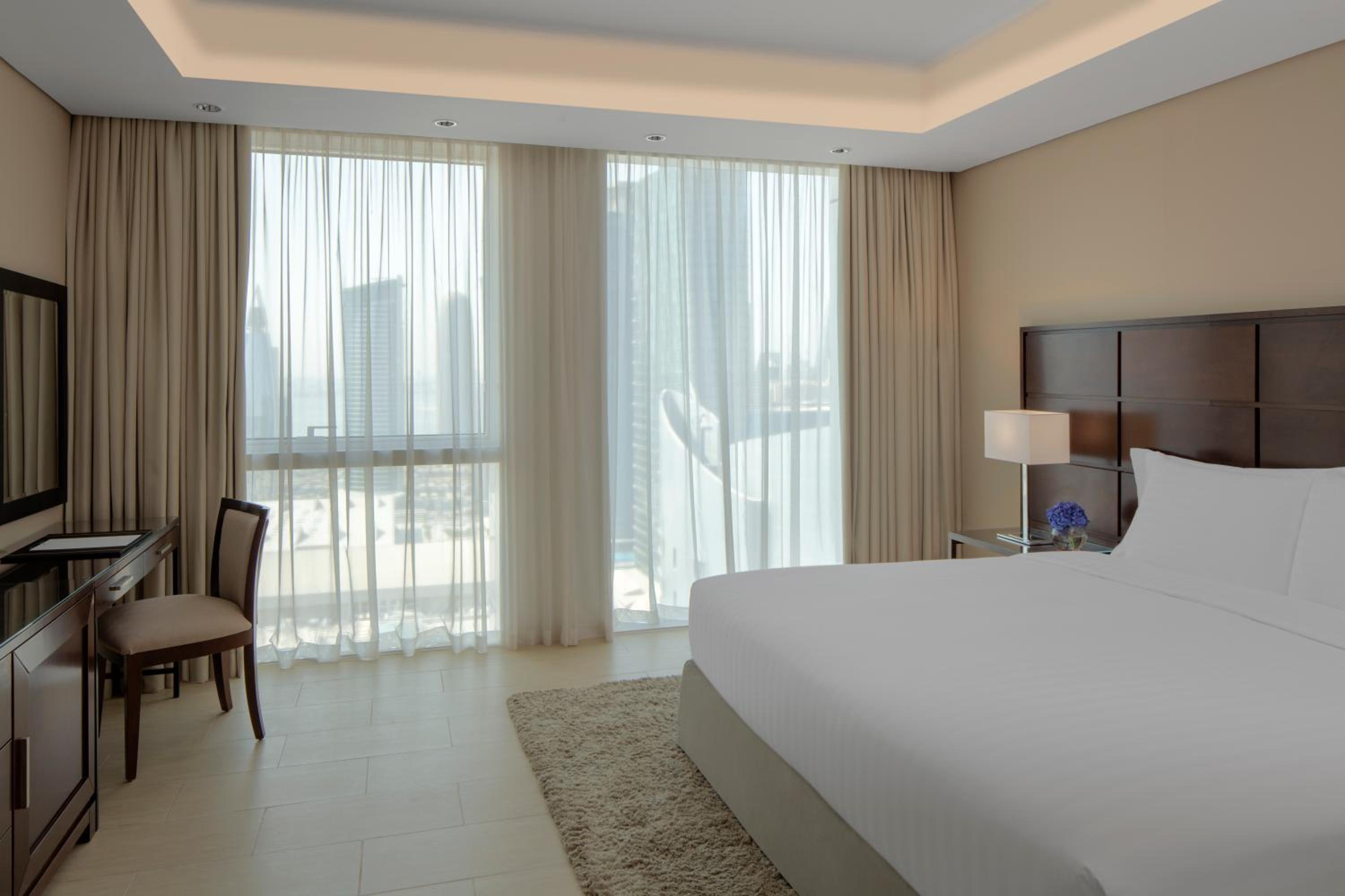 1 Bedroom Apartment - Photo 2