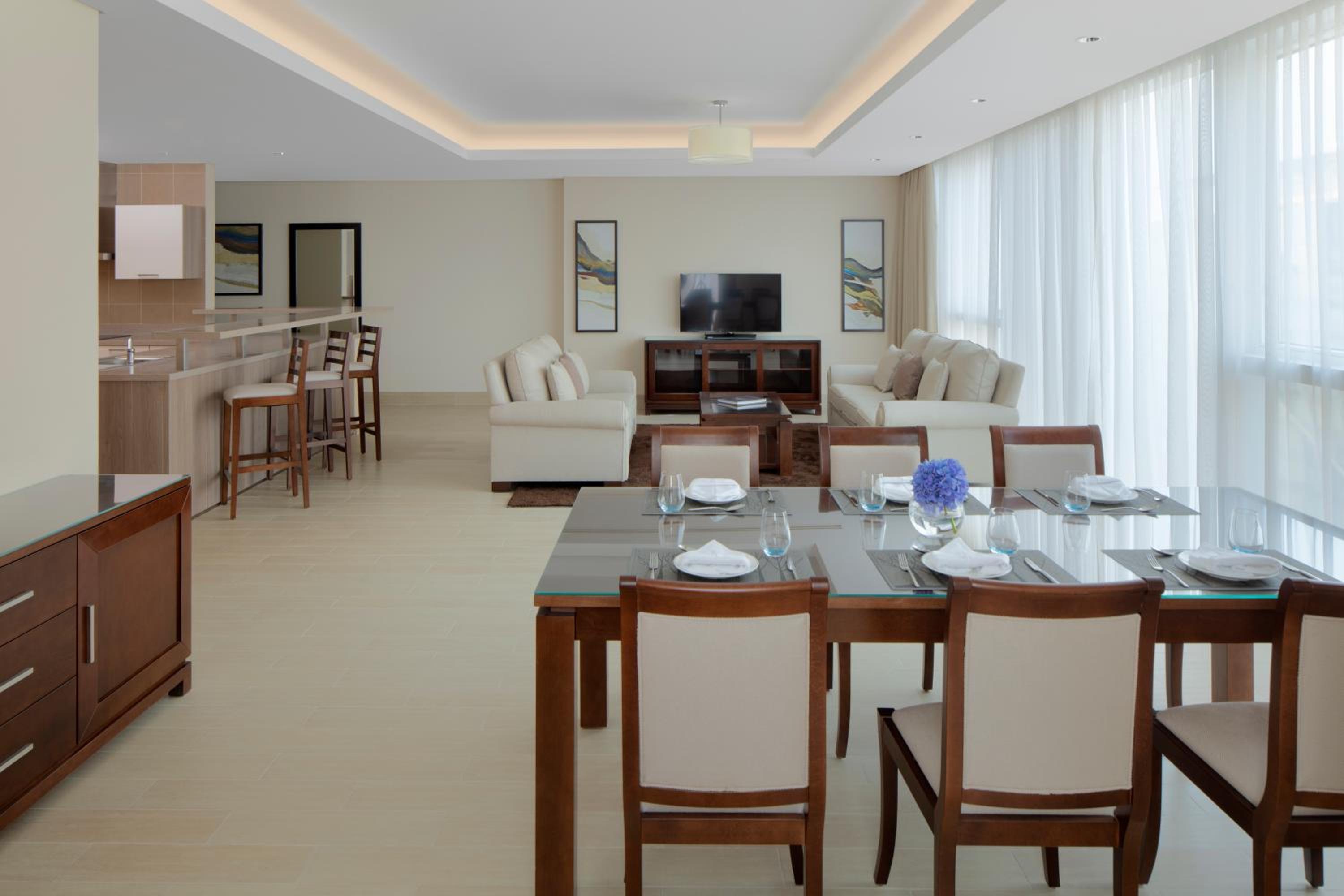 3 Bedroom Apartment - Photo 6