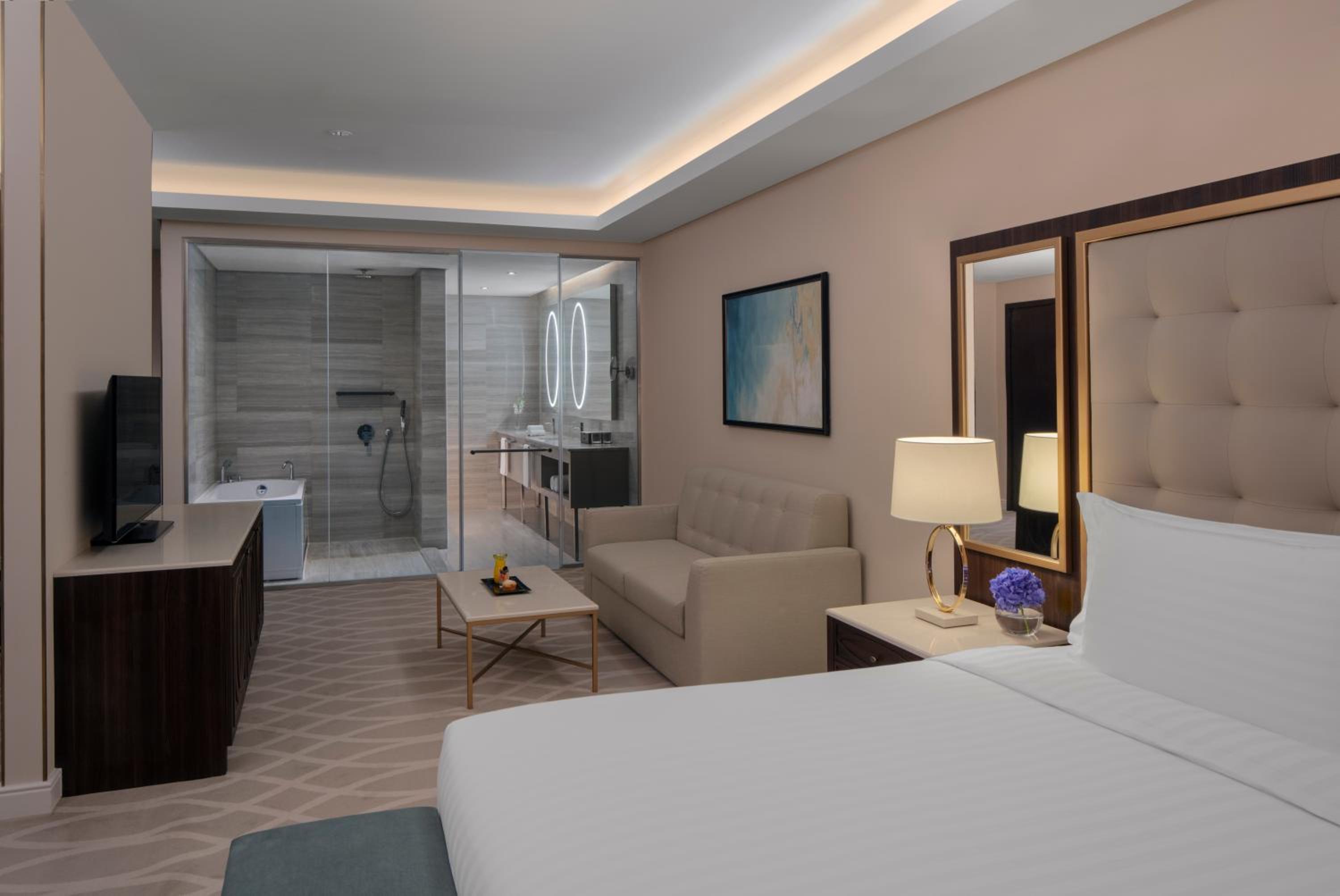 Junior Suite 1 King - Photo 2
