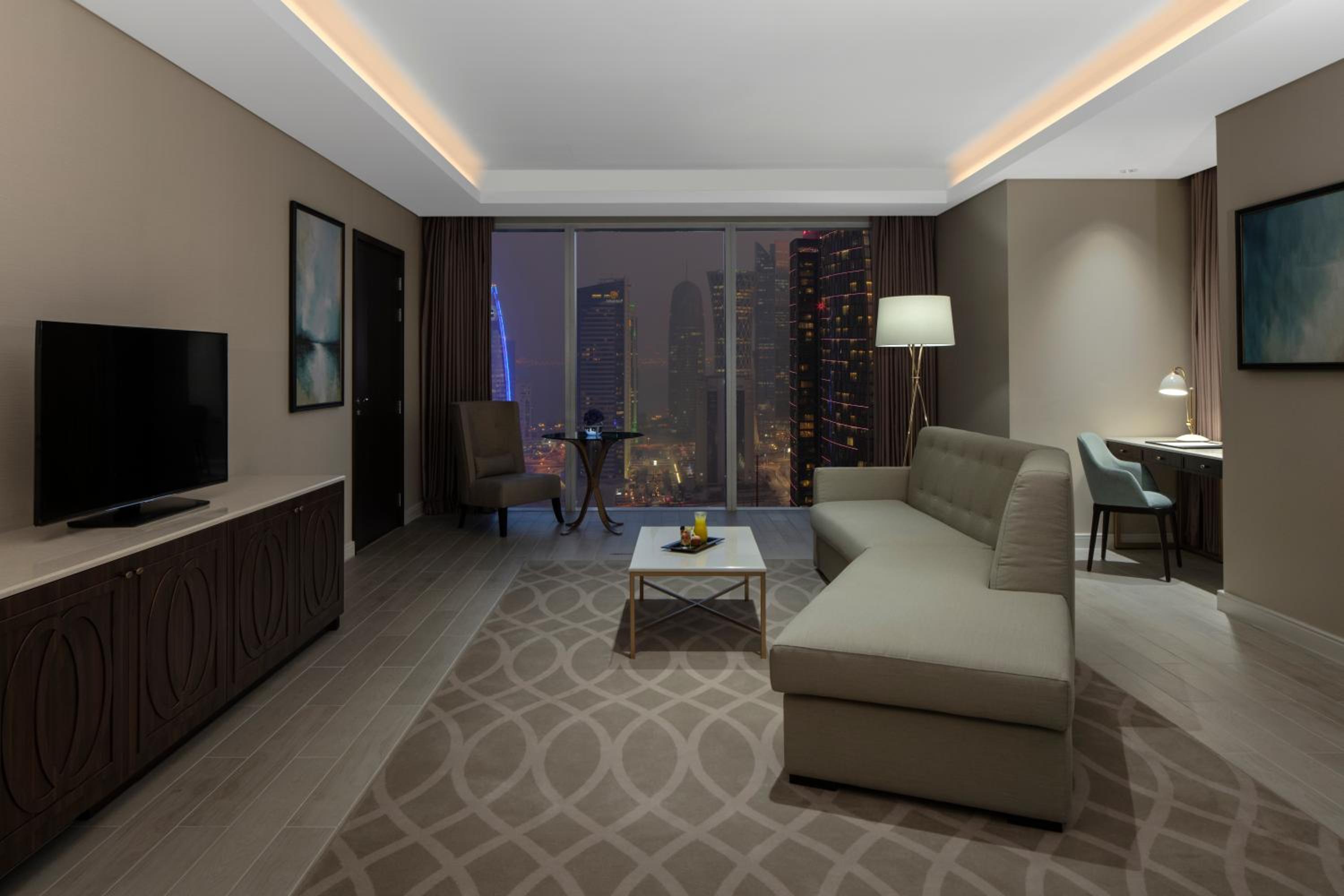 Premier Suite 1 King - Photo 4