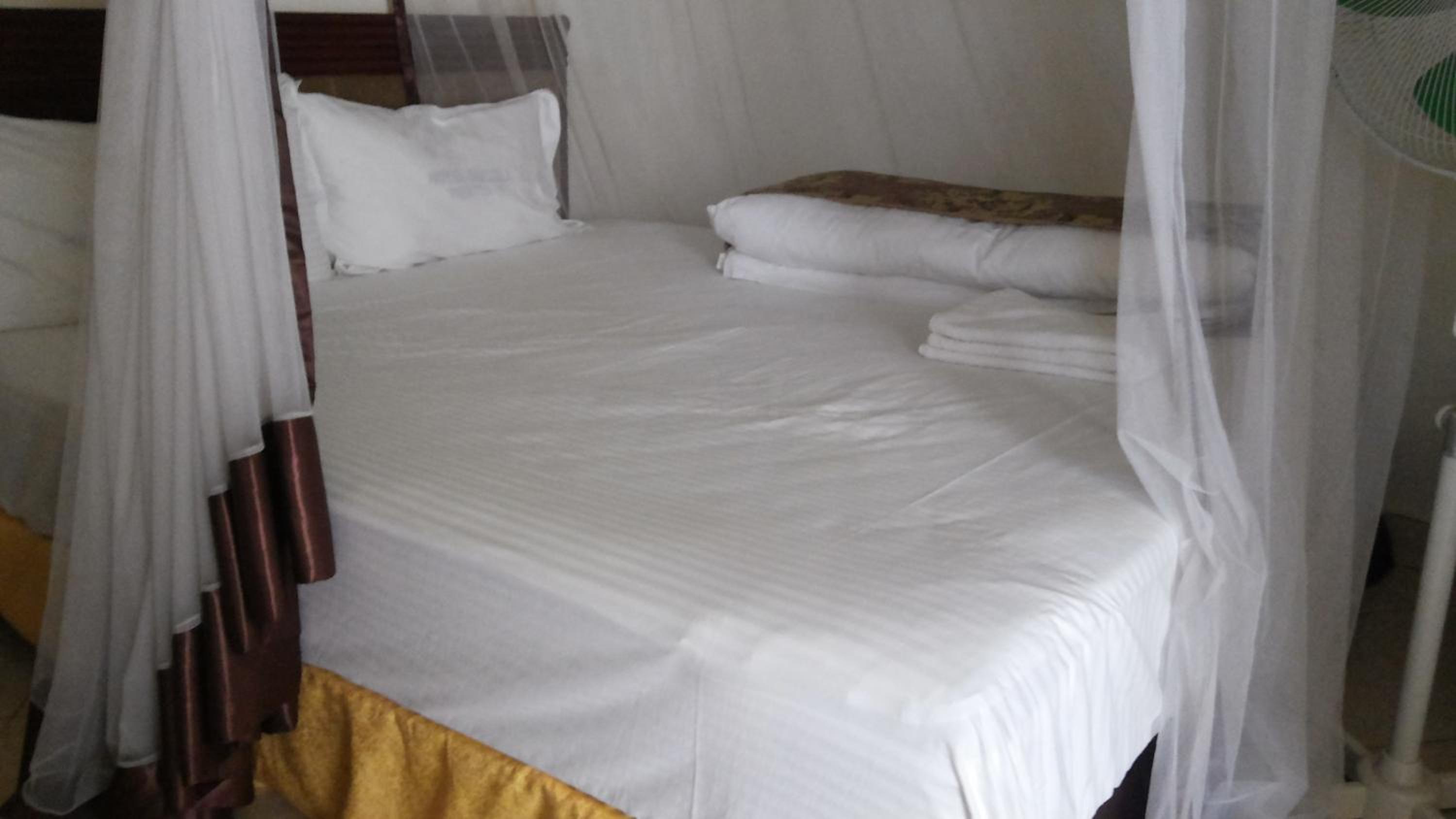 Single Room With Bathroom photo 2