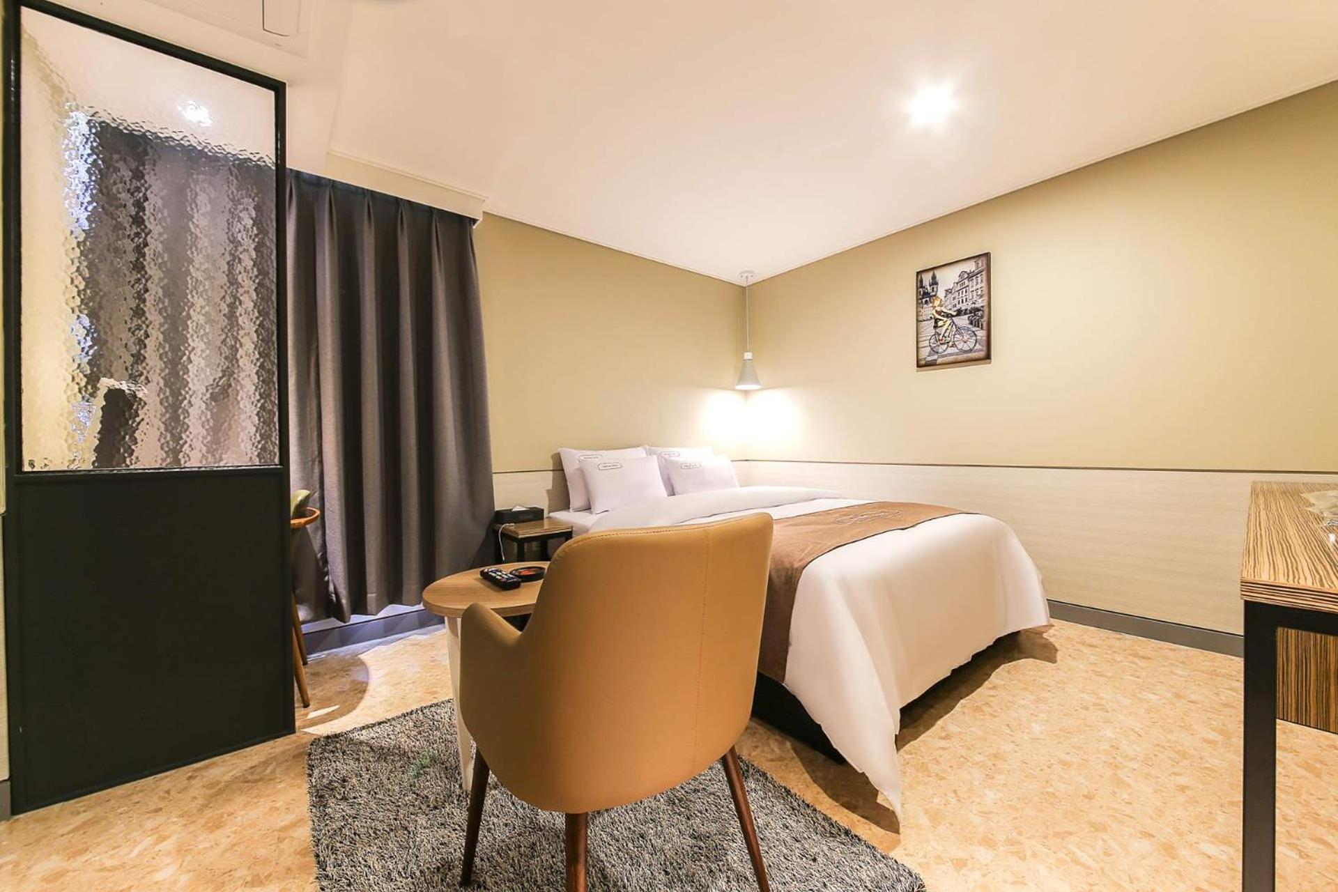 Standard Double Room - Photo 7