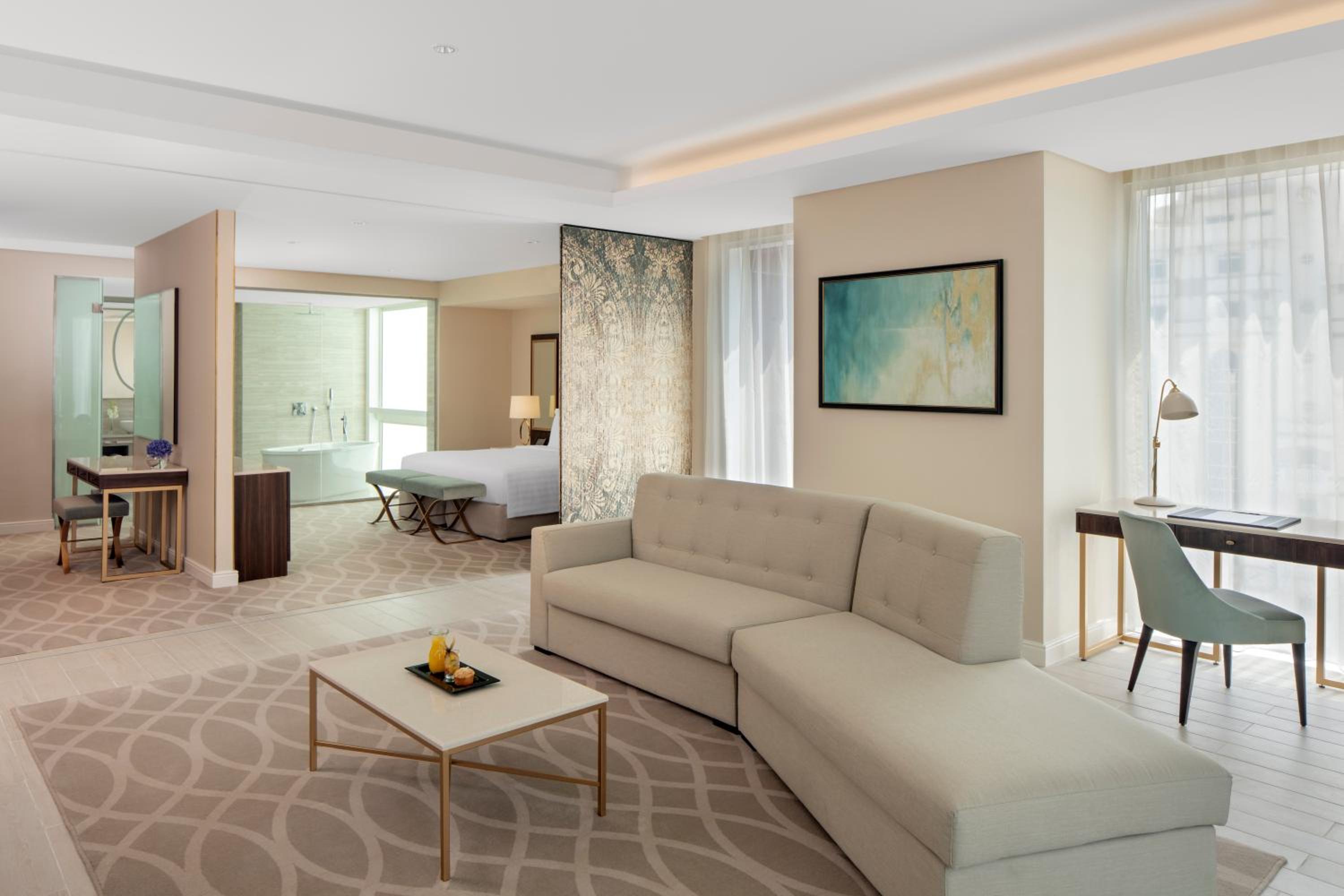 Premier Suite 1 King - Photo 3