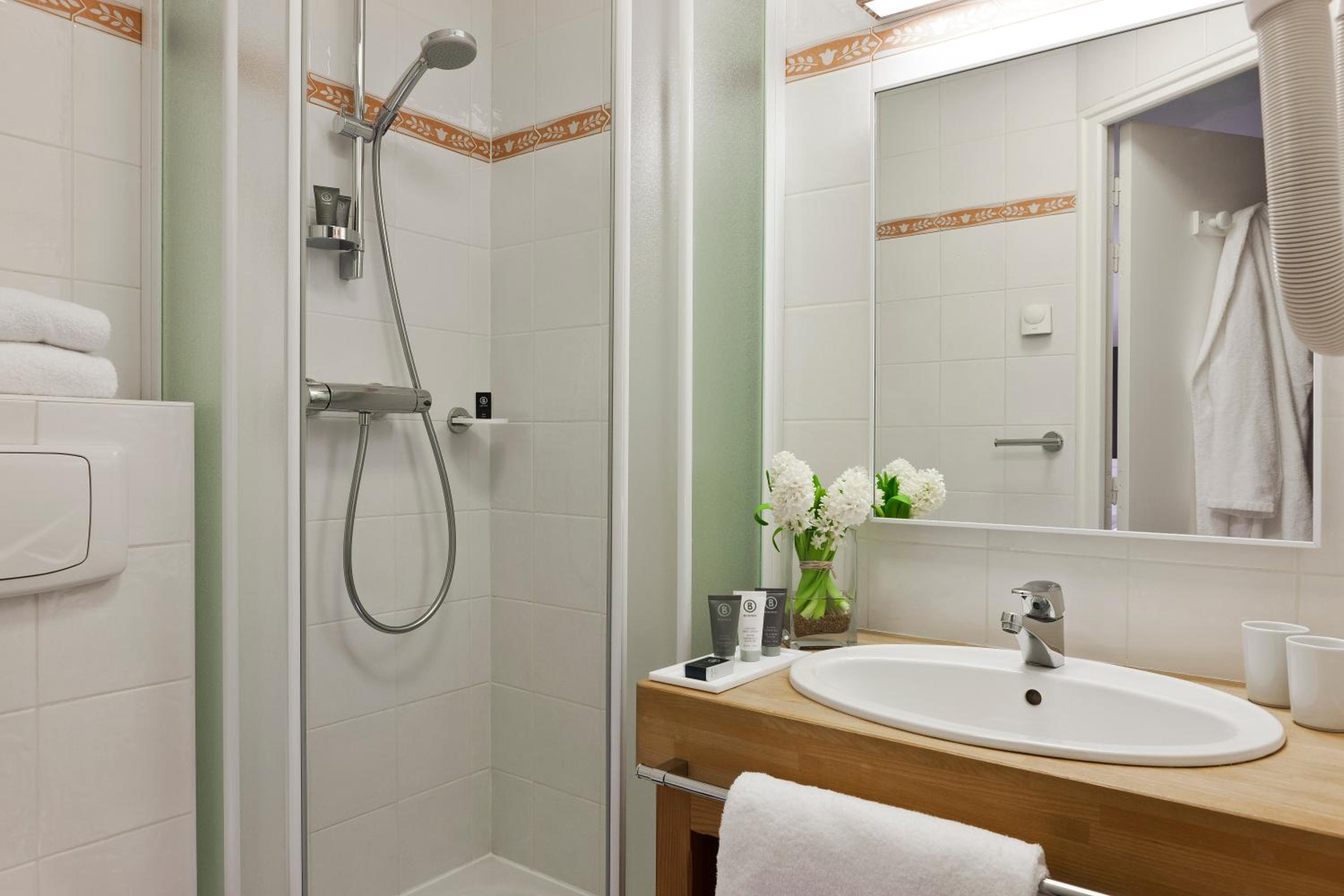 Standard Double or Twin Room - Photo 2