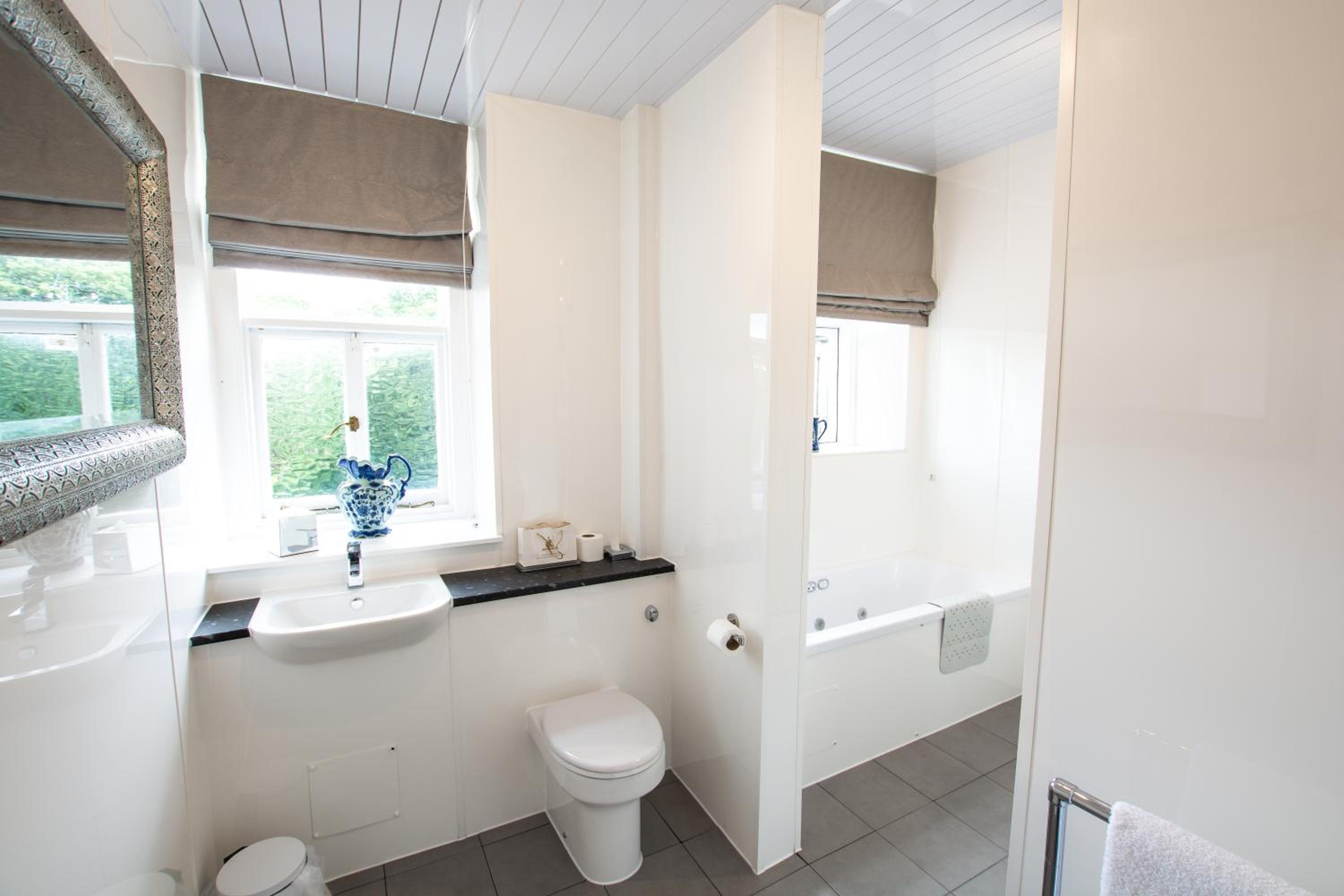 Suite - Photo 5