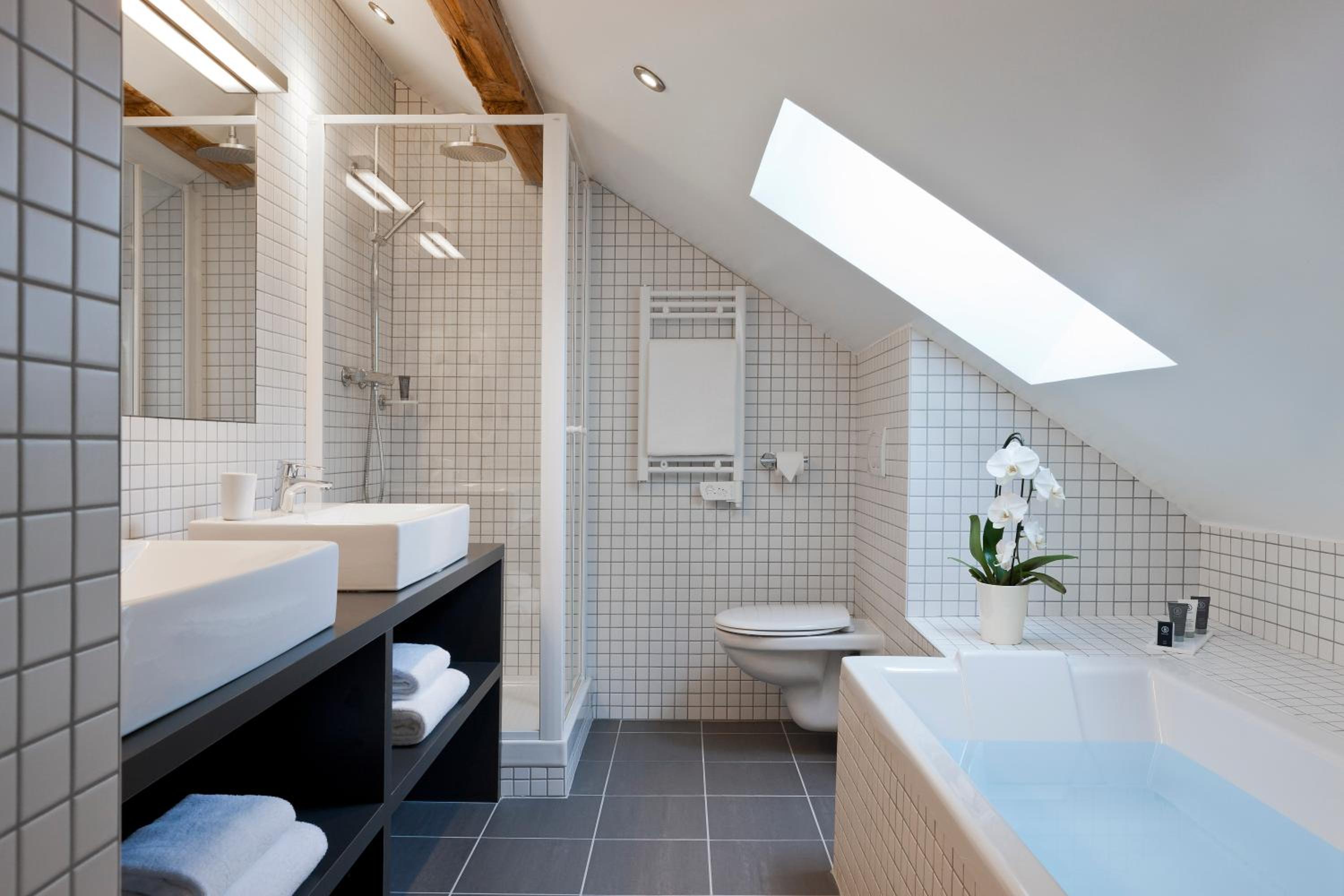 Standard Double or Twin Room - Photo 13
