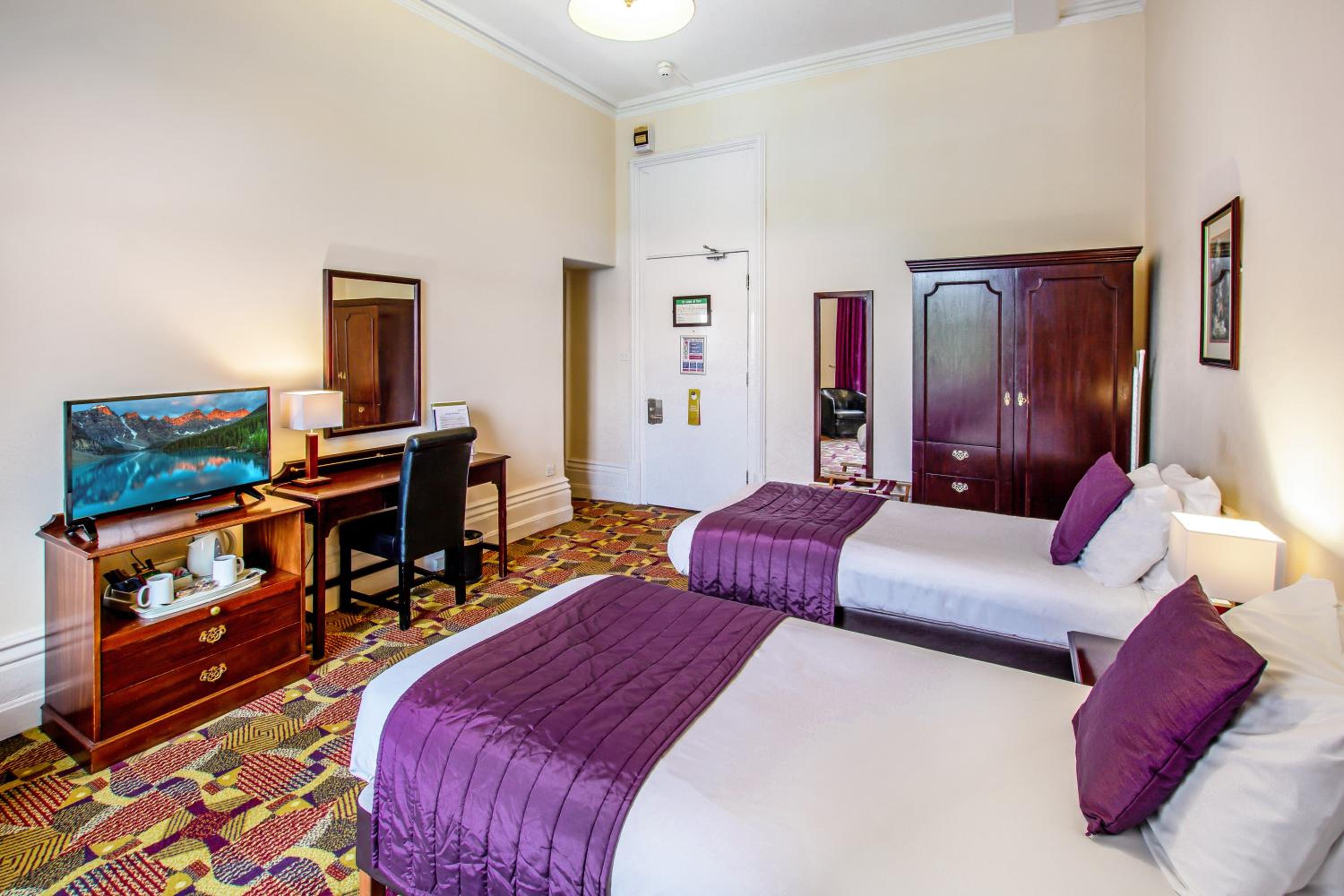 Standard Twin Room - Photo 1