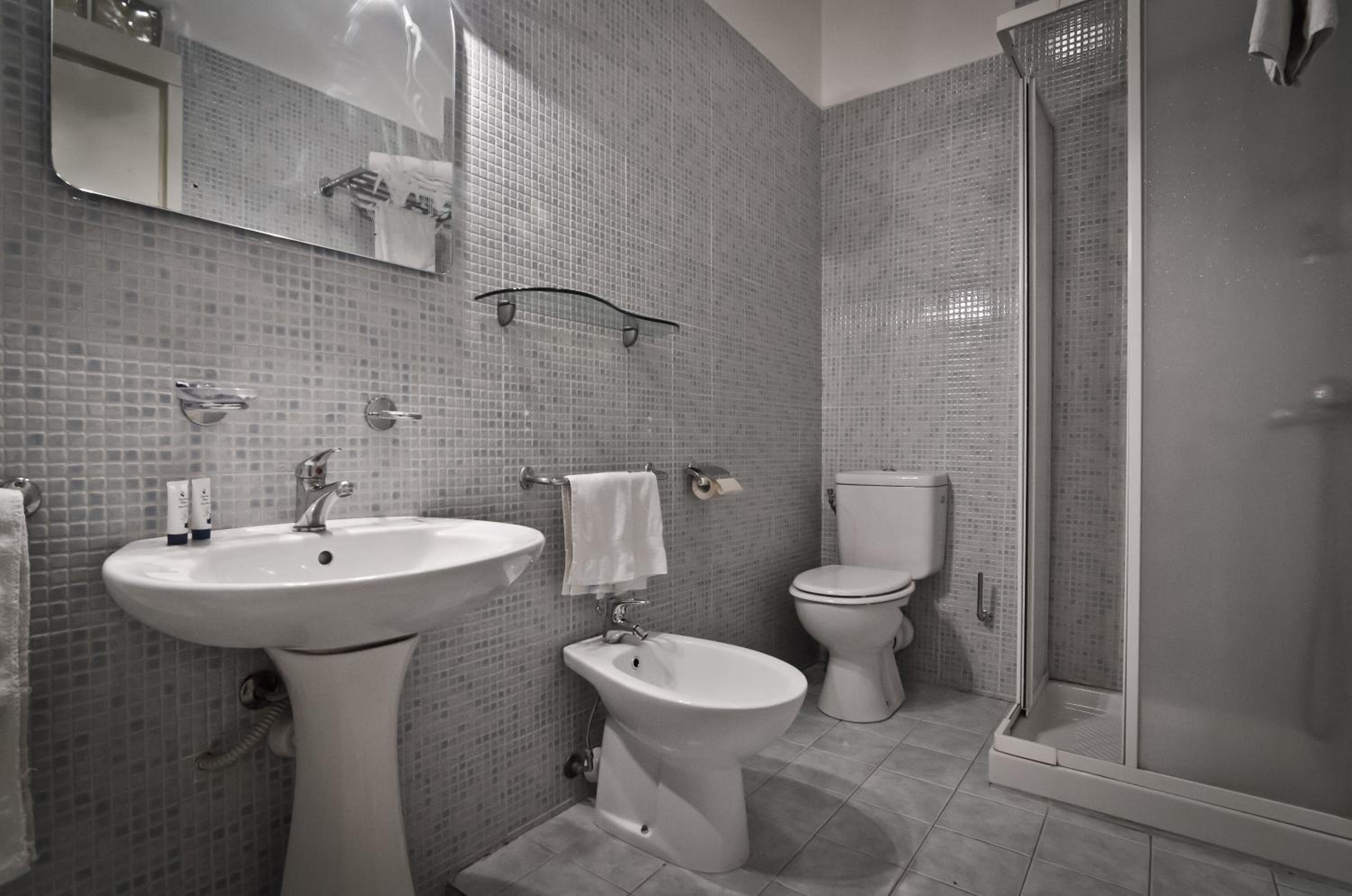 Double Room - Photo 3