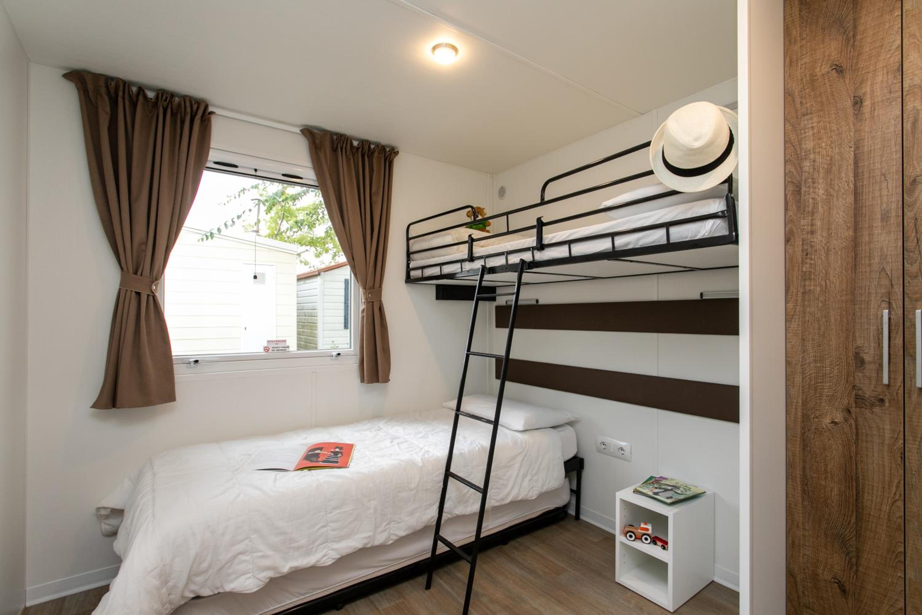 Mobile Home photo 3