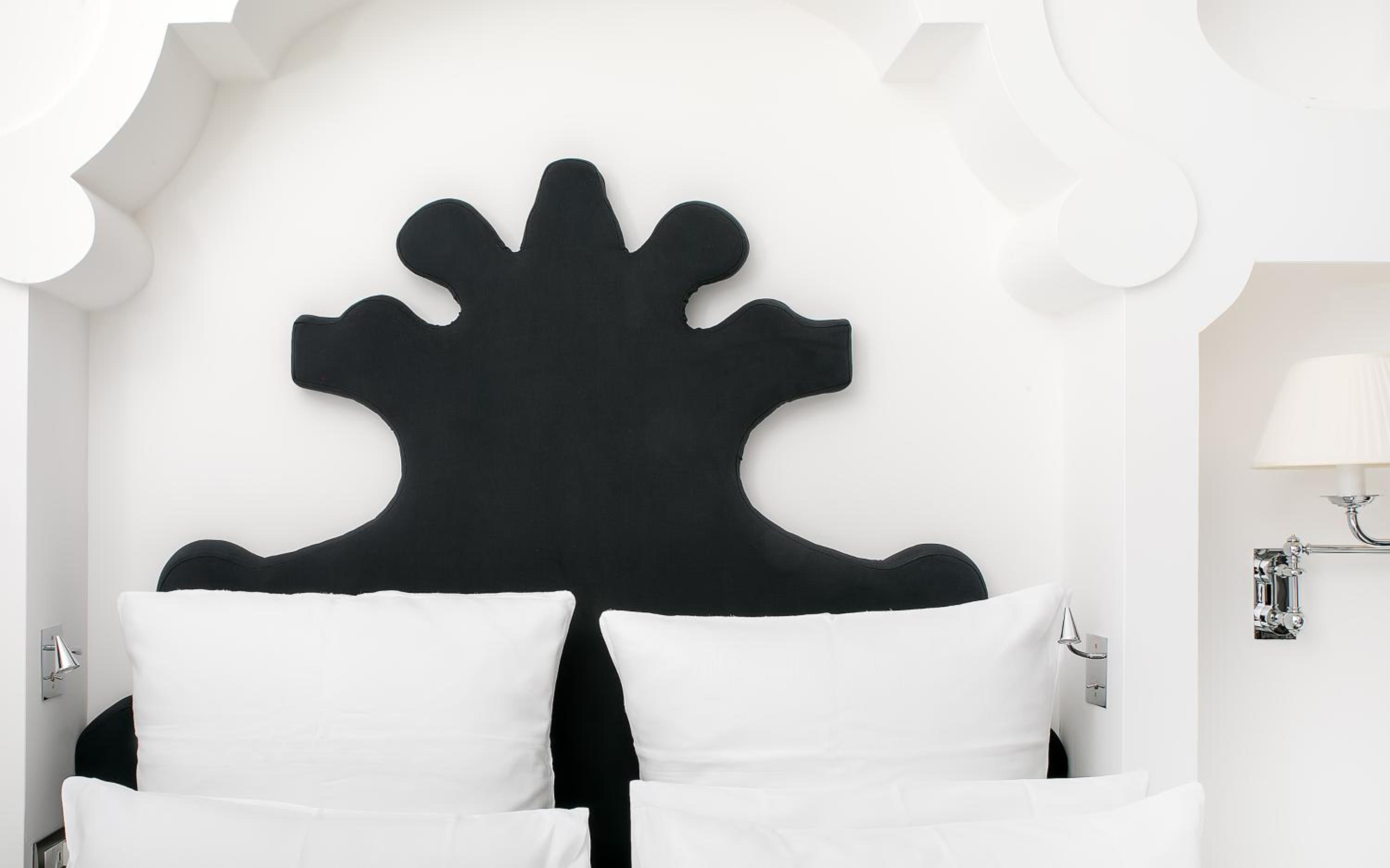 Superior Double Room with Town View - Photo 7
