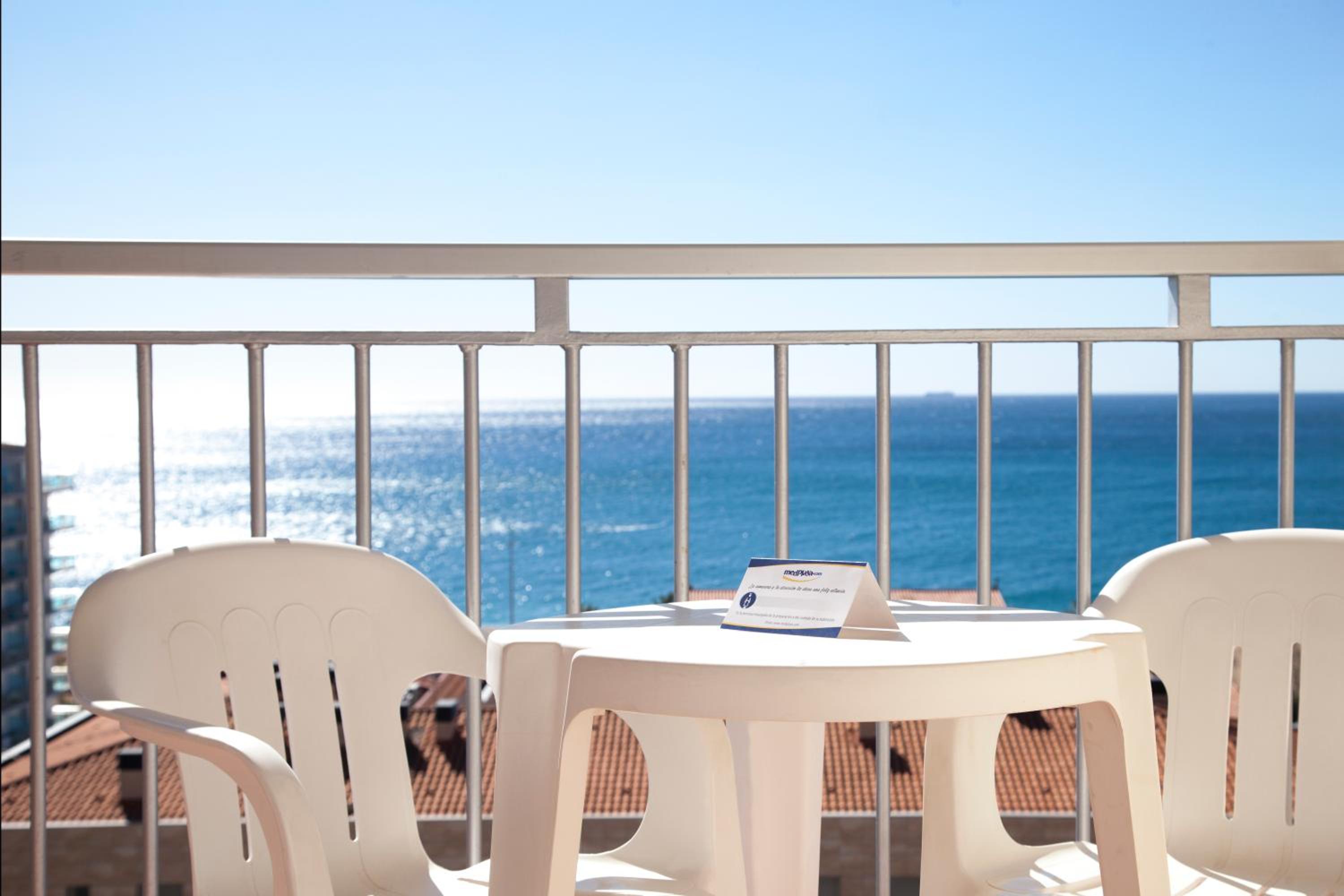 Double or Twin Room with Terrace and Sea View - Photo 6