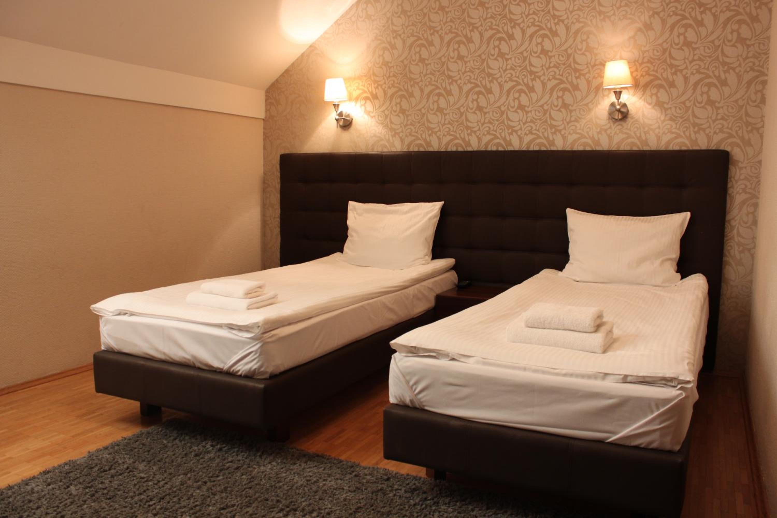 Double or Twin Room - Photo 4