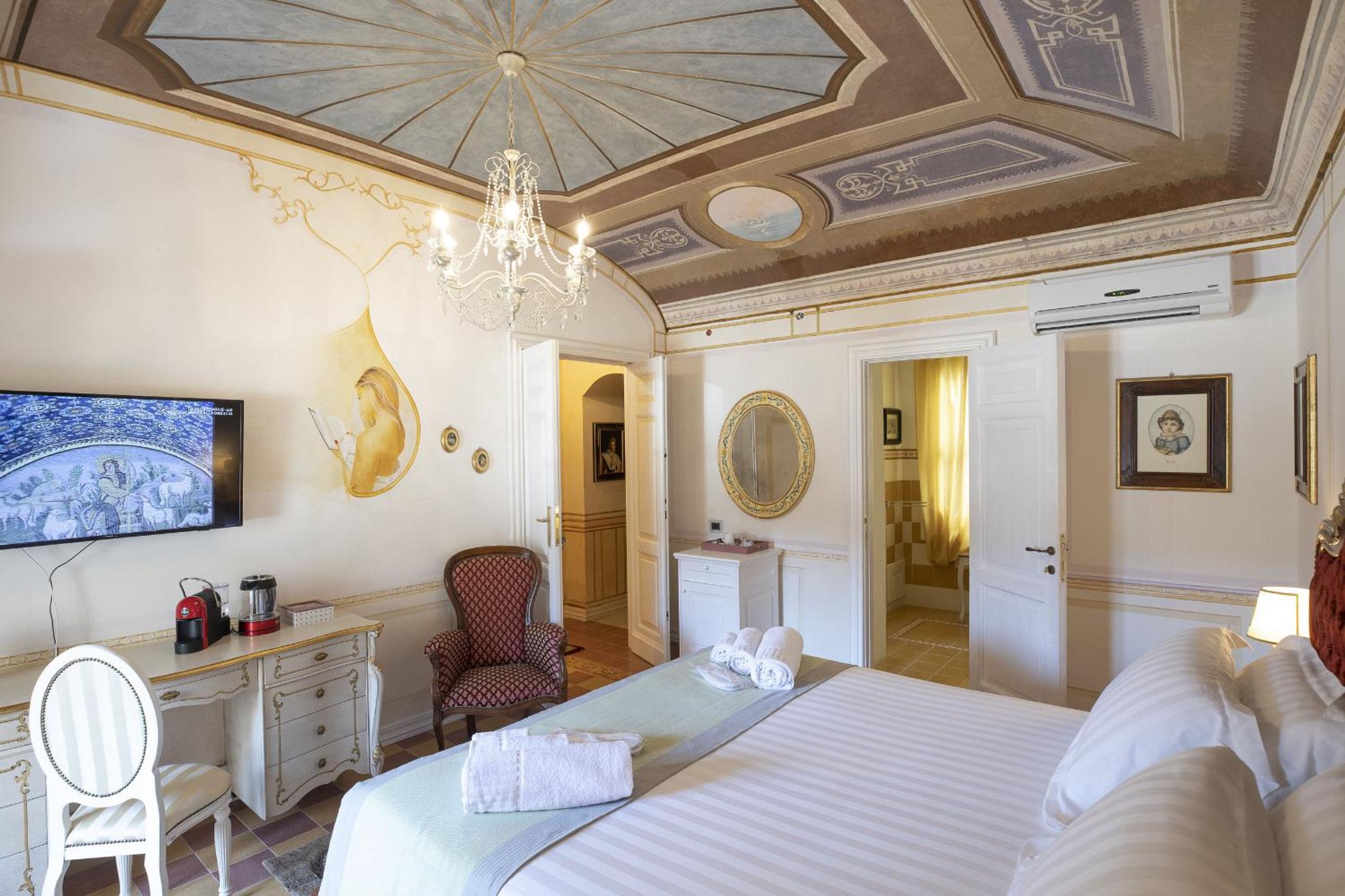 Double Room with Balcony photo 2