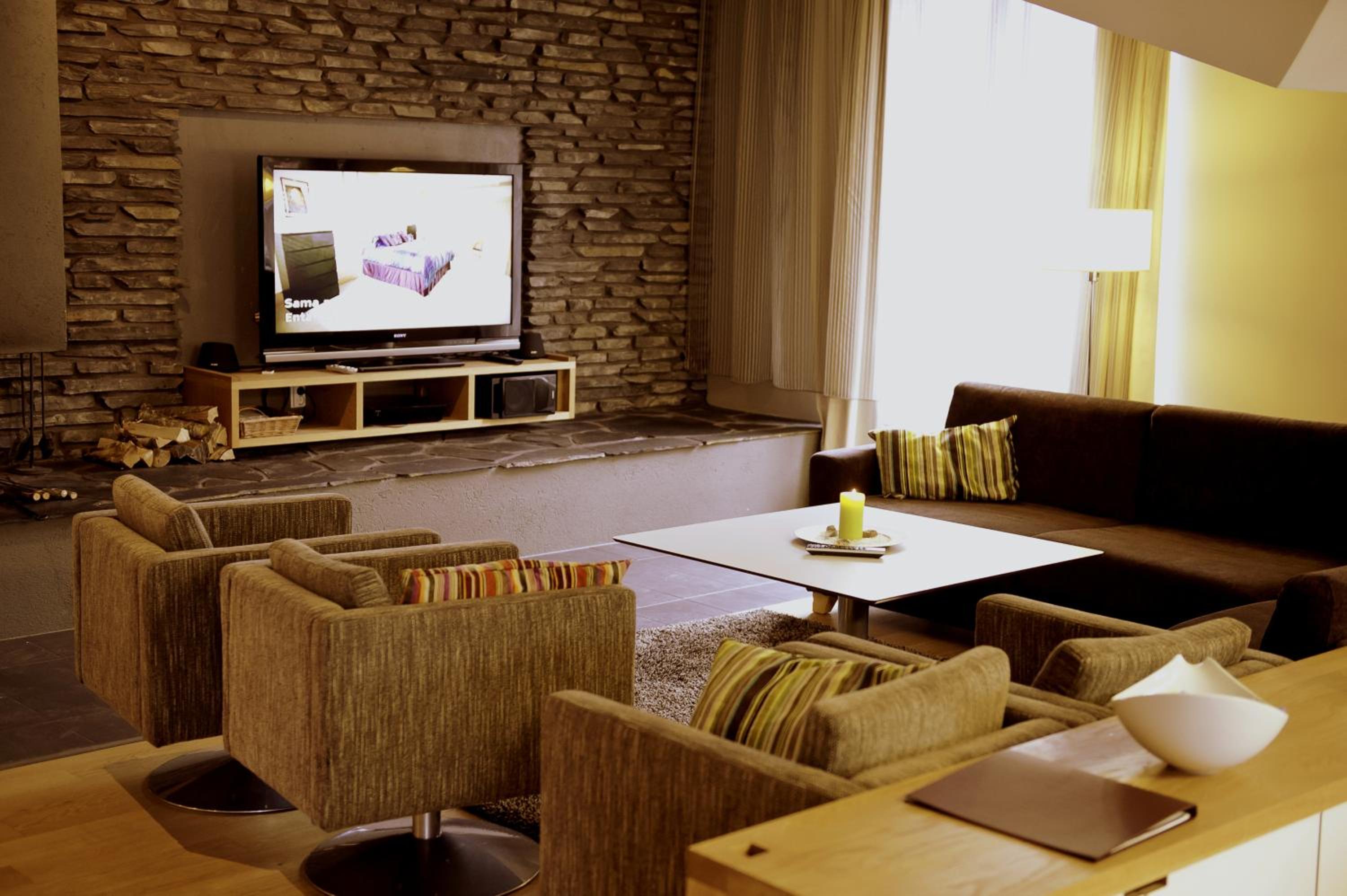 Deluxe Three-Bedroom Apartment