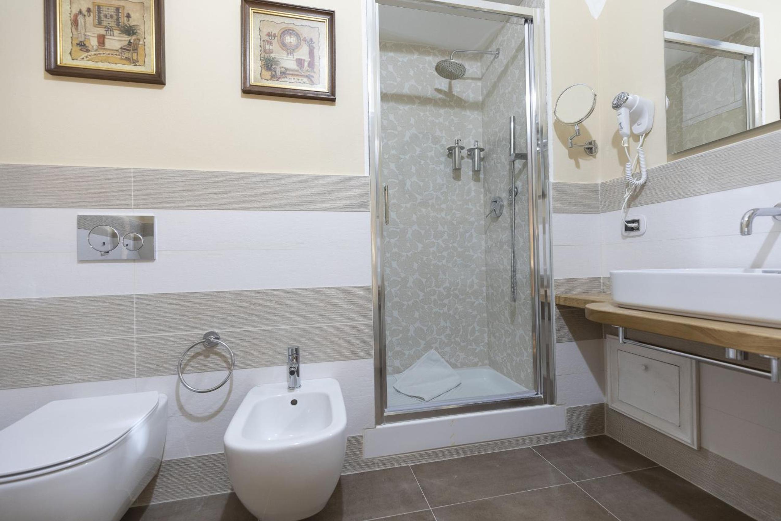 Double Room - Photo 11