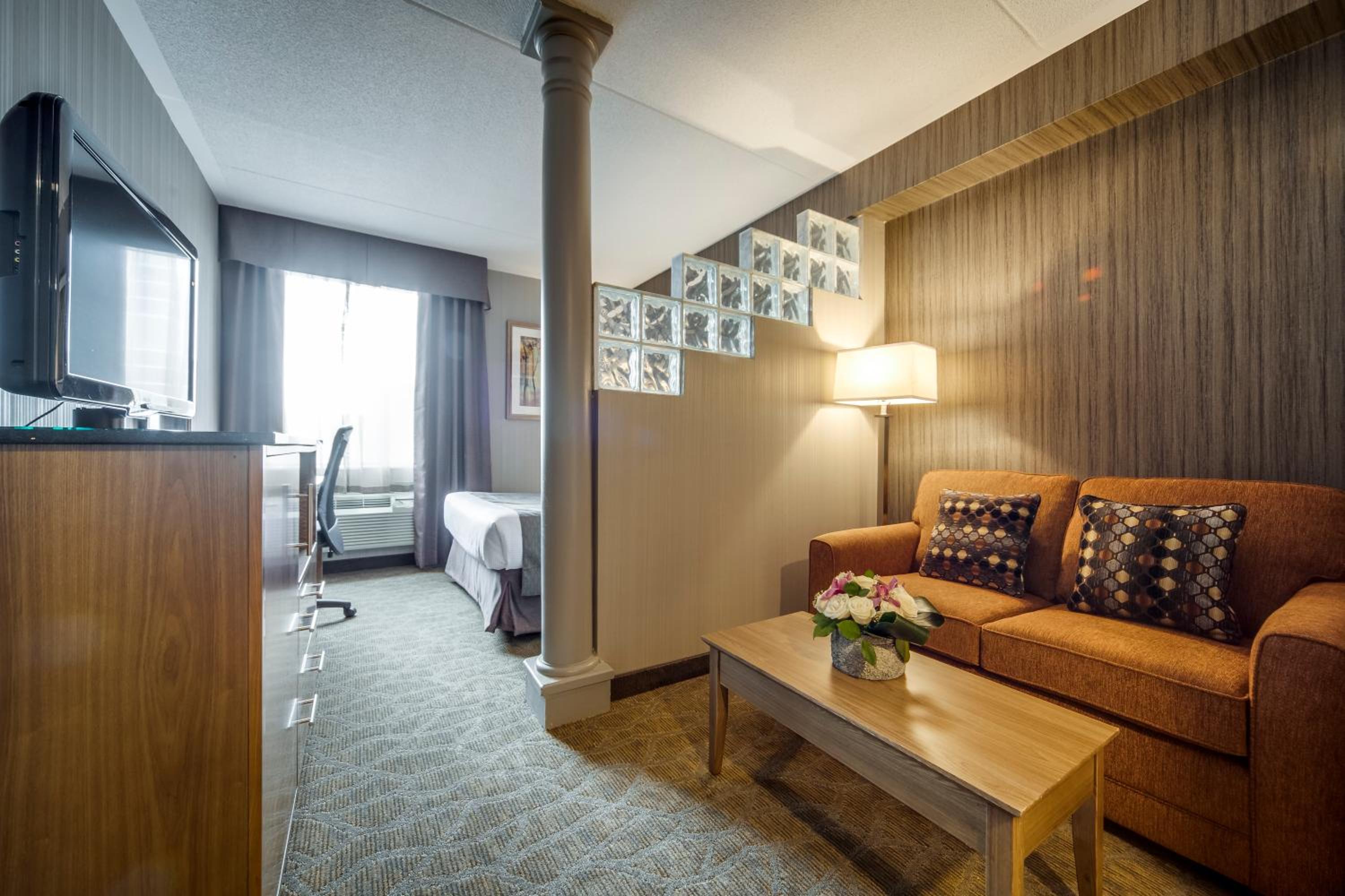 Queen Suite with Sofa Bed photo 2