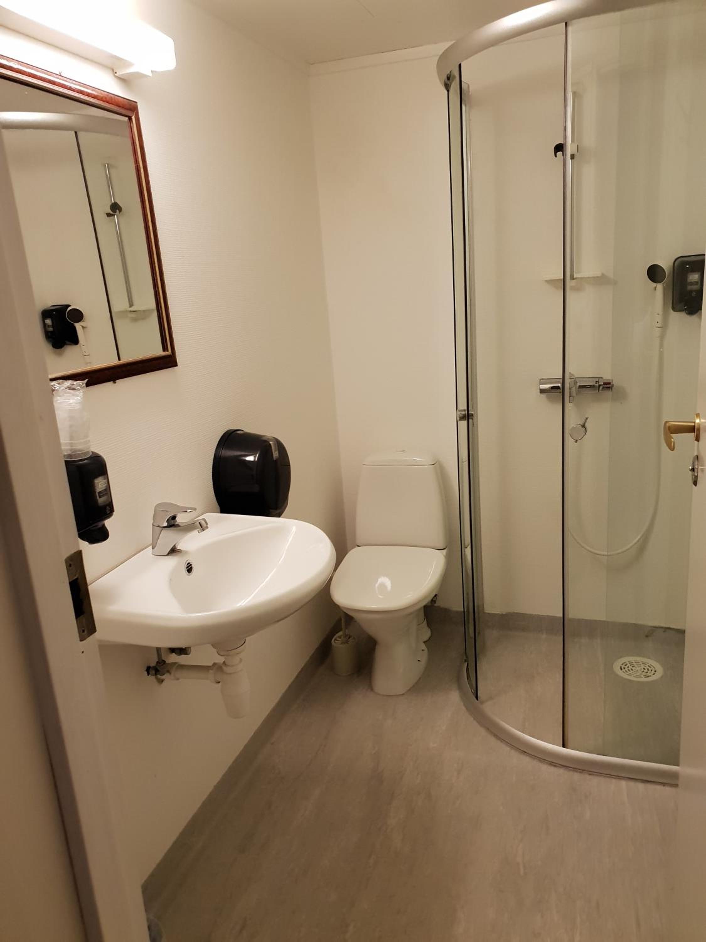 Family Room with Private Bathroom photo 3