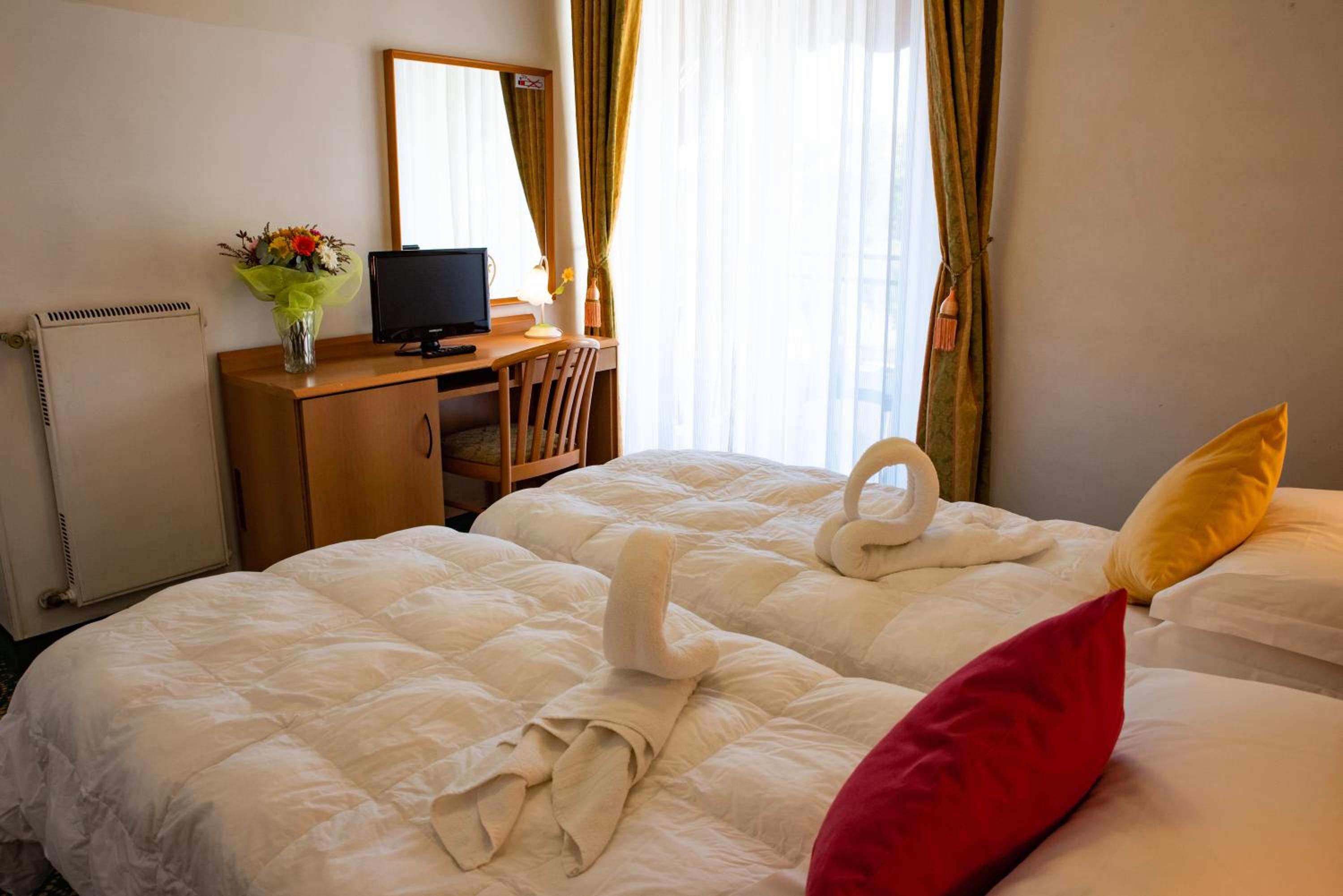 Double or Twin Room - Photo 8