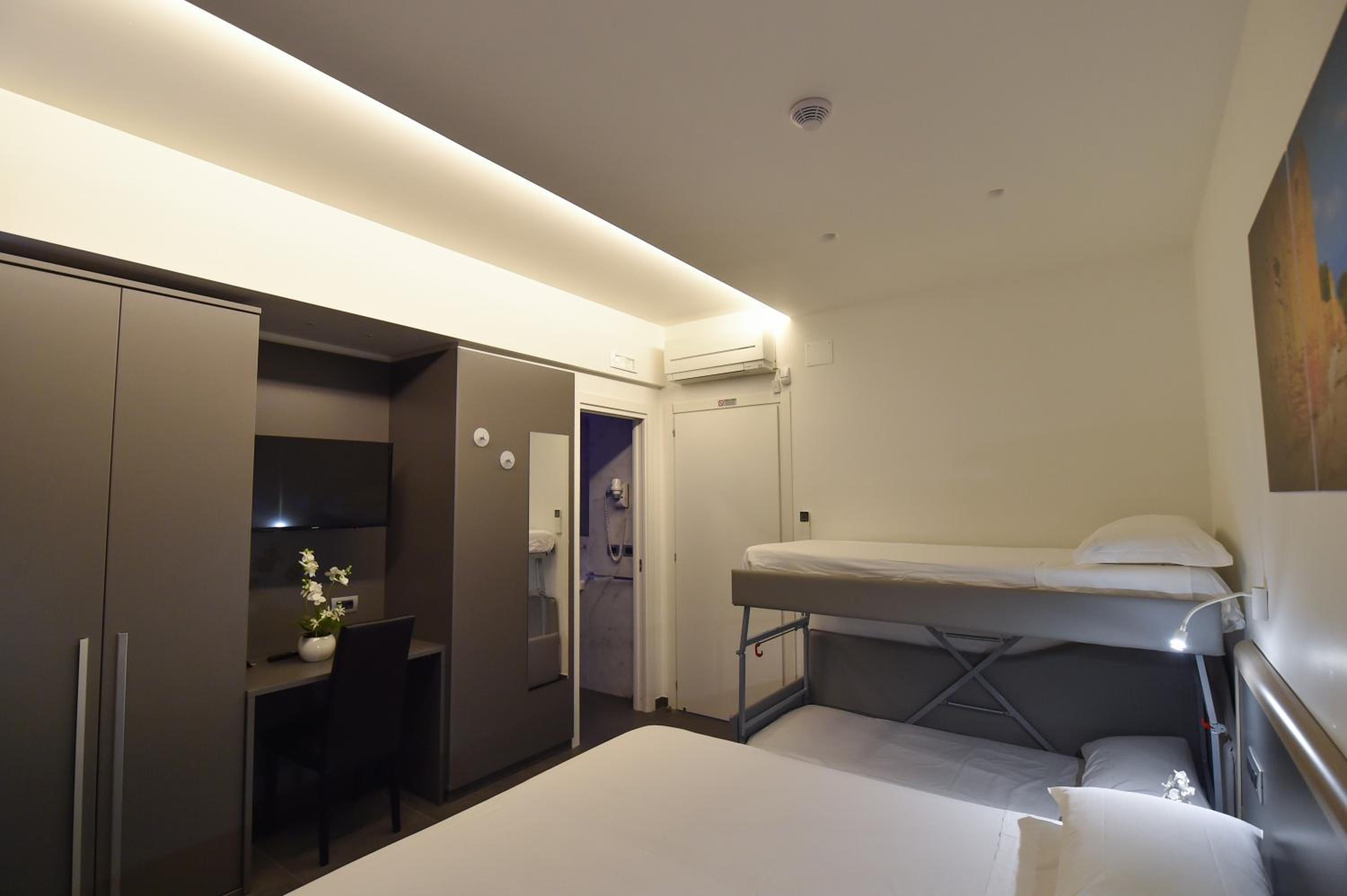 Quadruple Room with Balcony - Photo 60