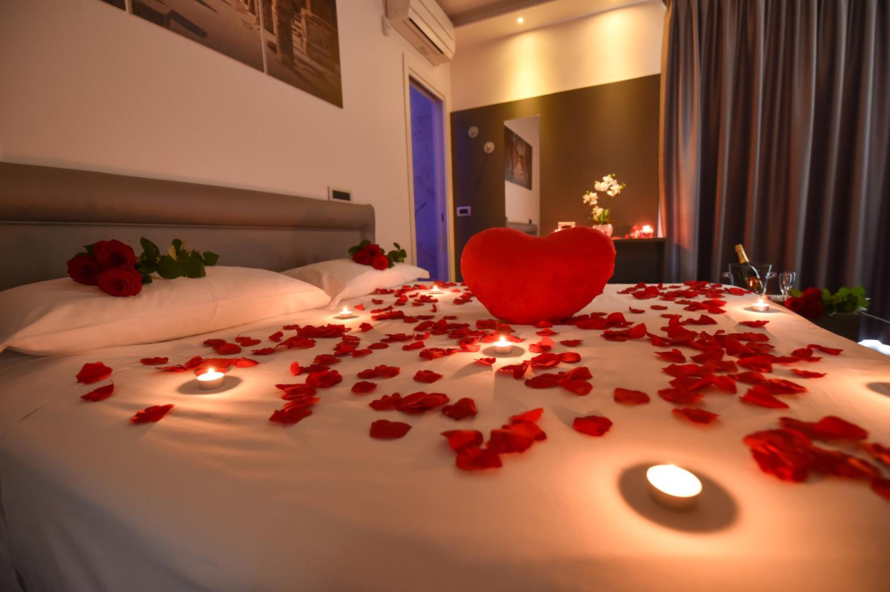Double or Twin Room with Balcony - Photo 3