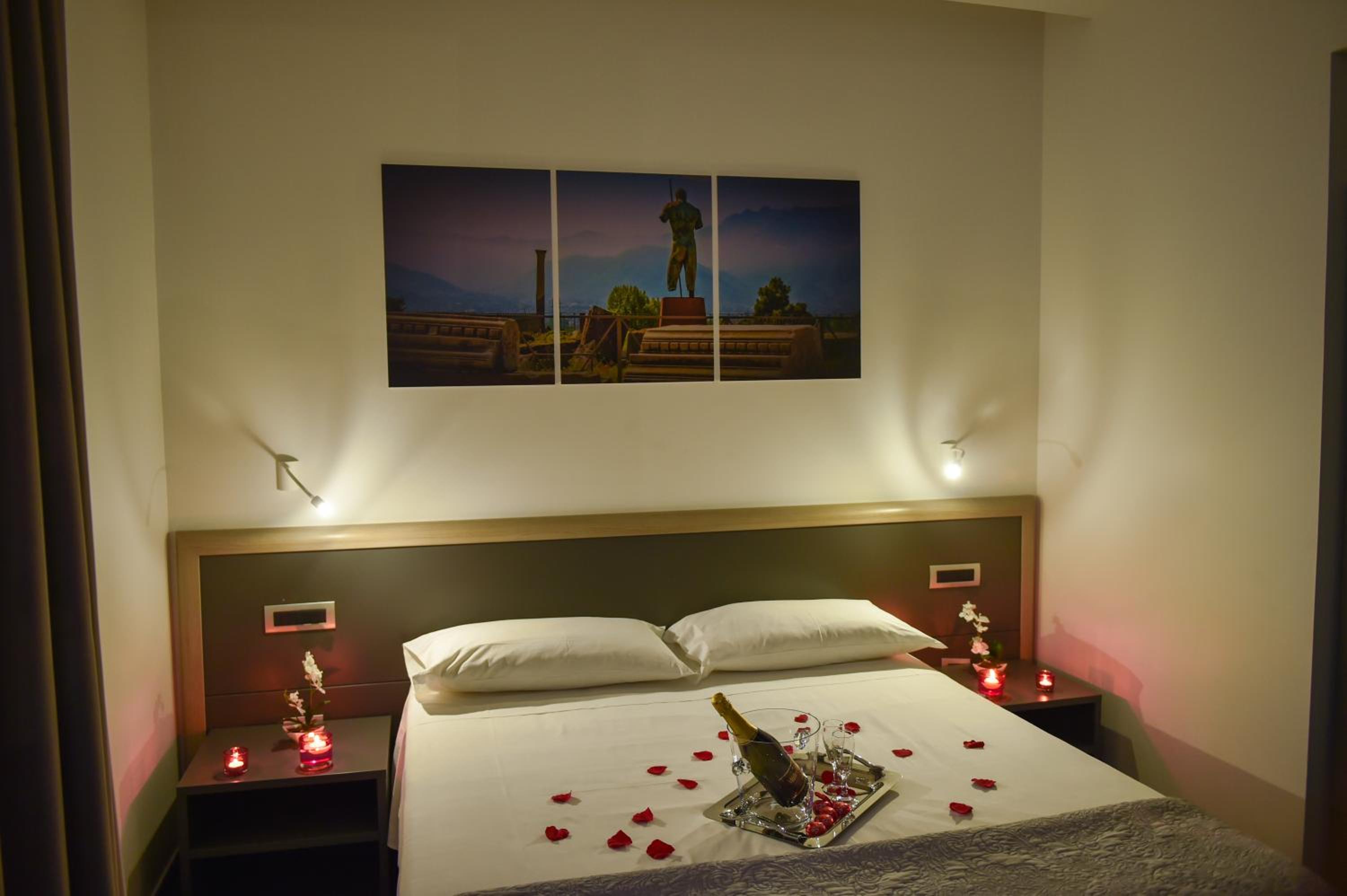 Double or Twin Room with Balcony - Photo 4
