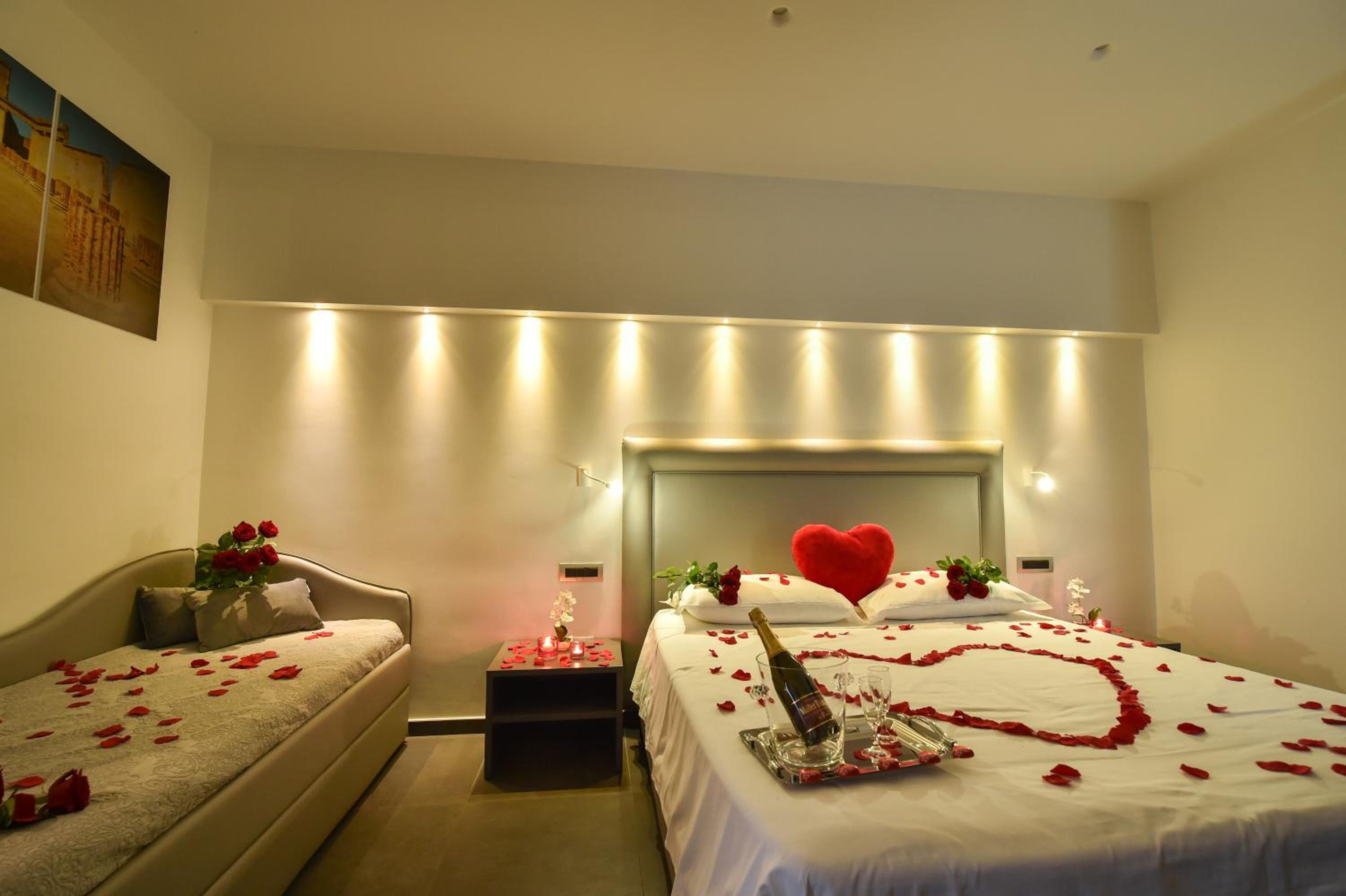 Double or Twin Room with Balcony - Photo 6