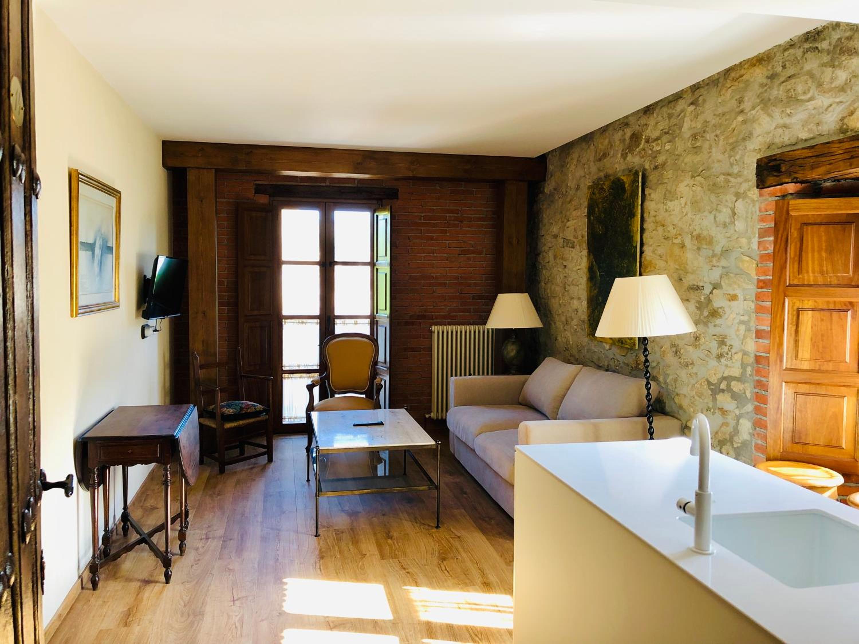 Premium Suite - Photo 2