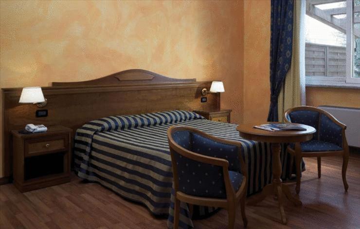 Double Room - Photo 2