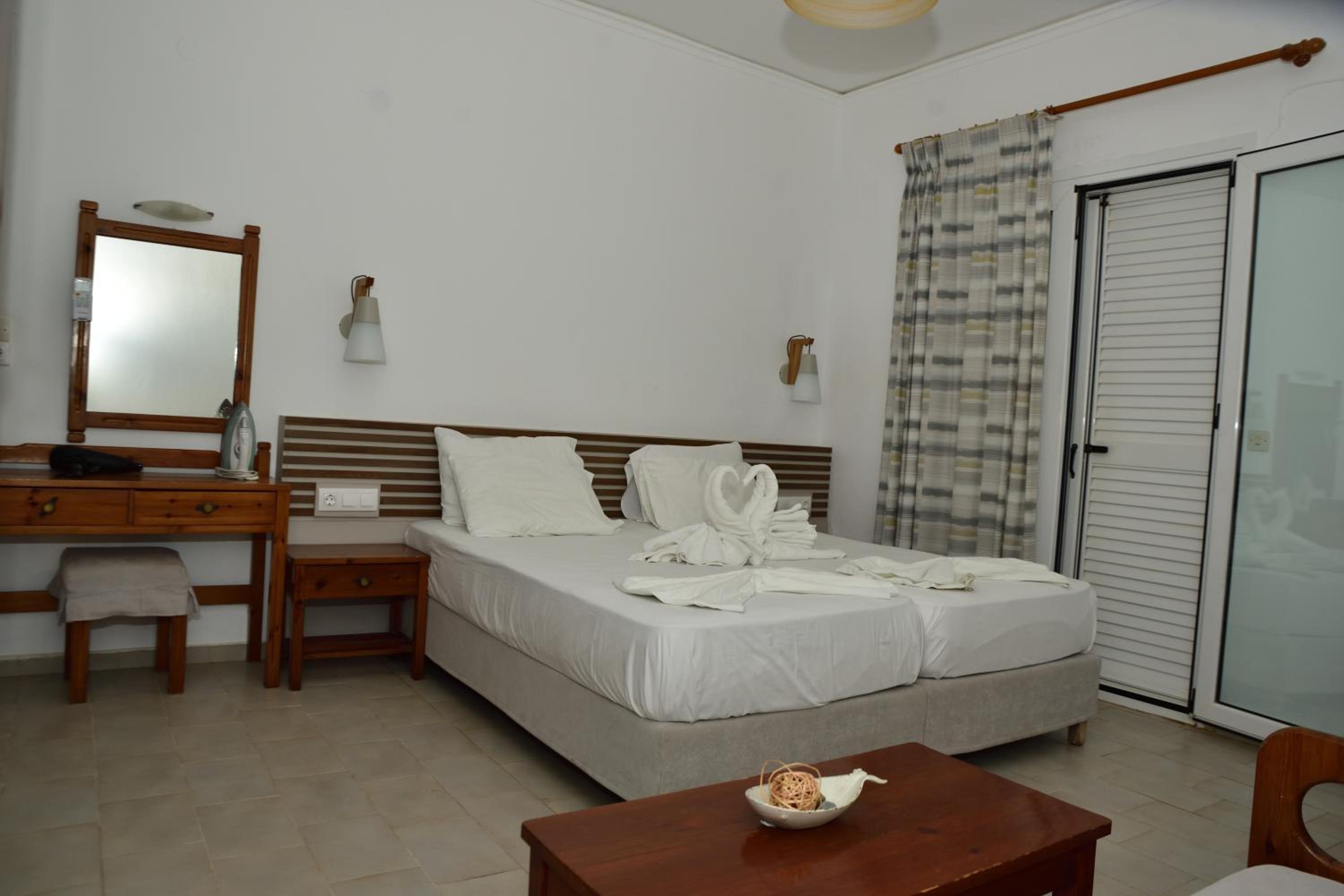 Twin Room - Photo 5