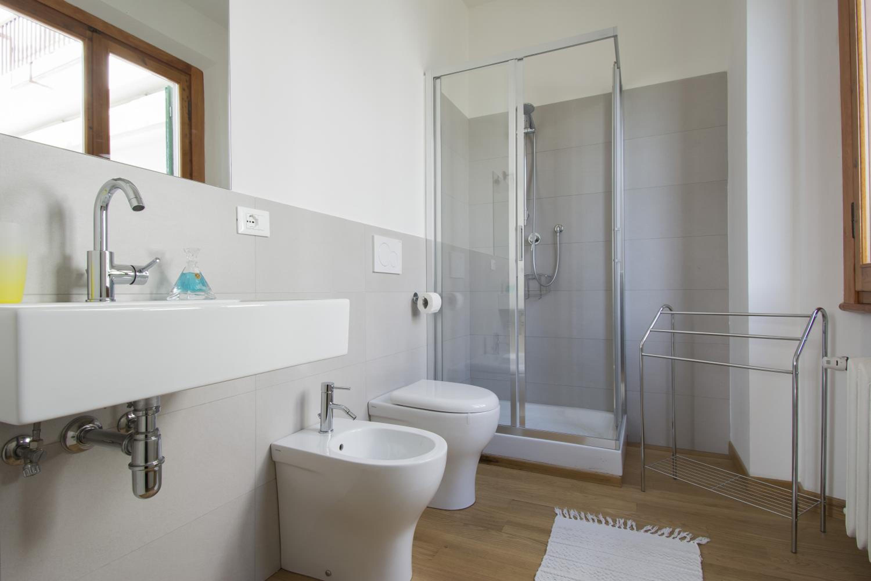 Double Room with Private Bathroom - Photo 8
