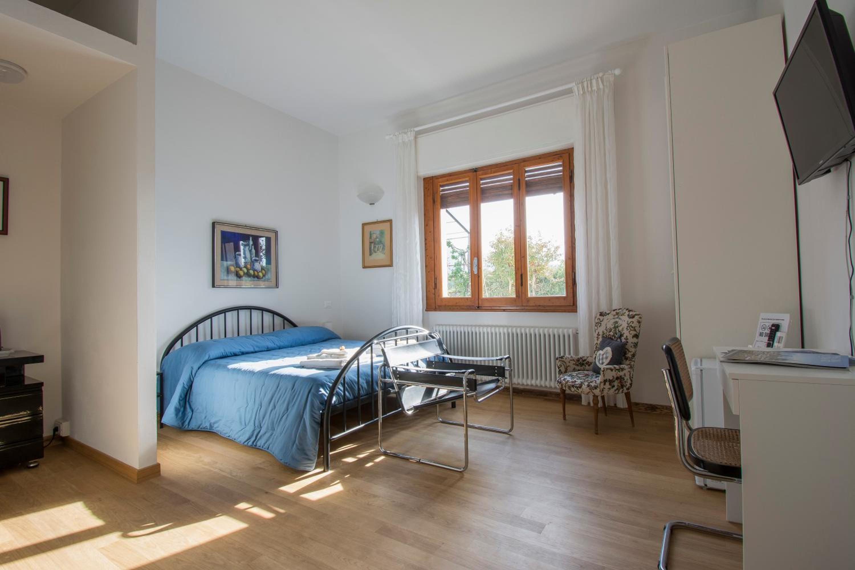 Double Room with Private Bathroom - Photo 19