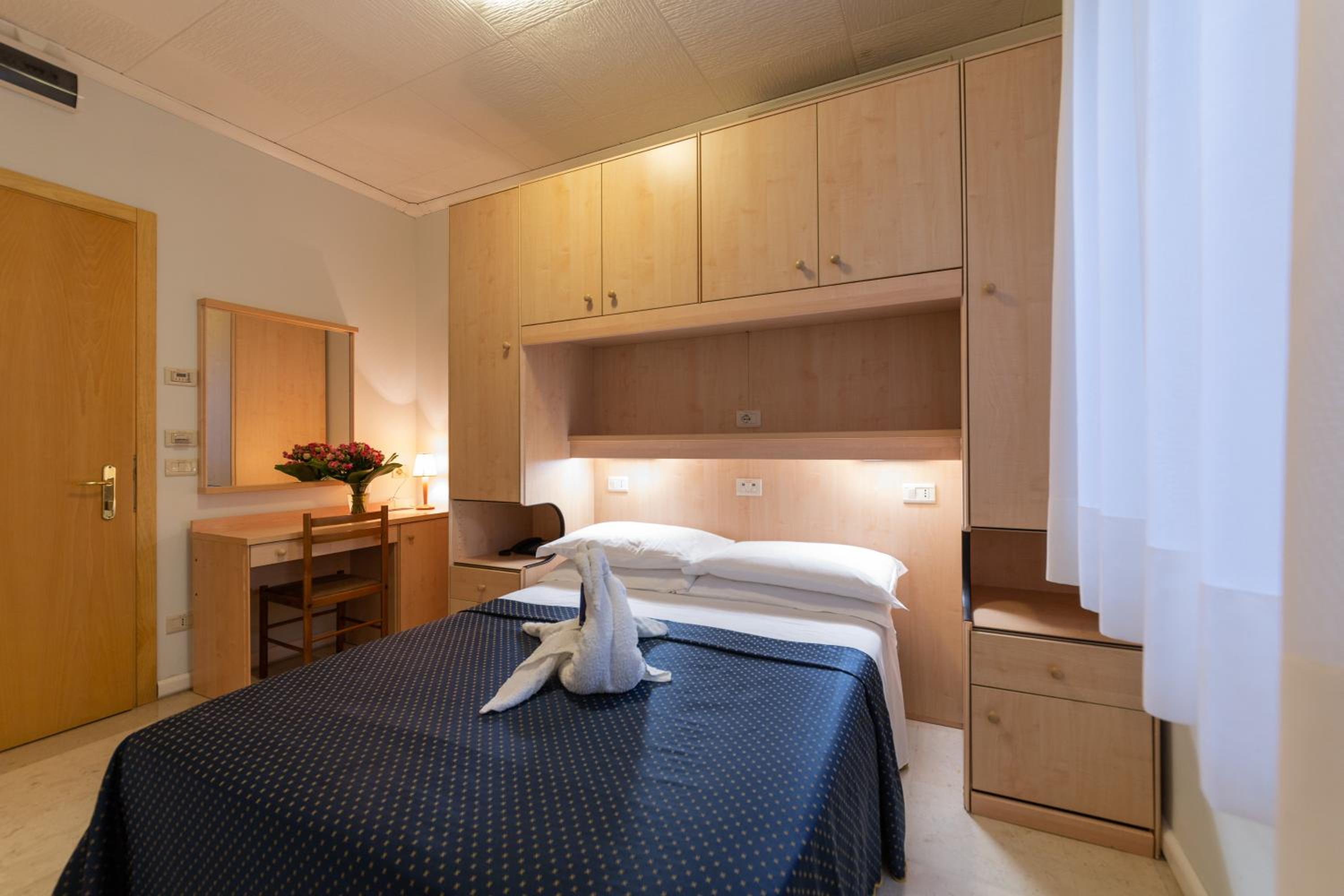 Double Room with French Bed - Photo 1