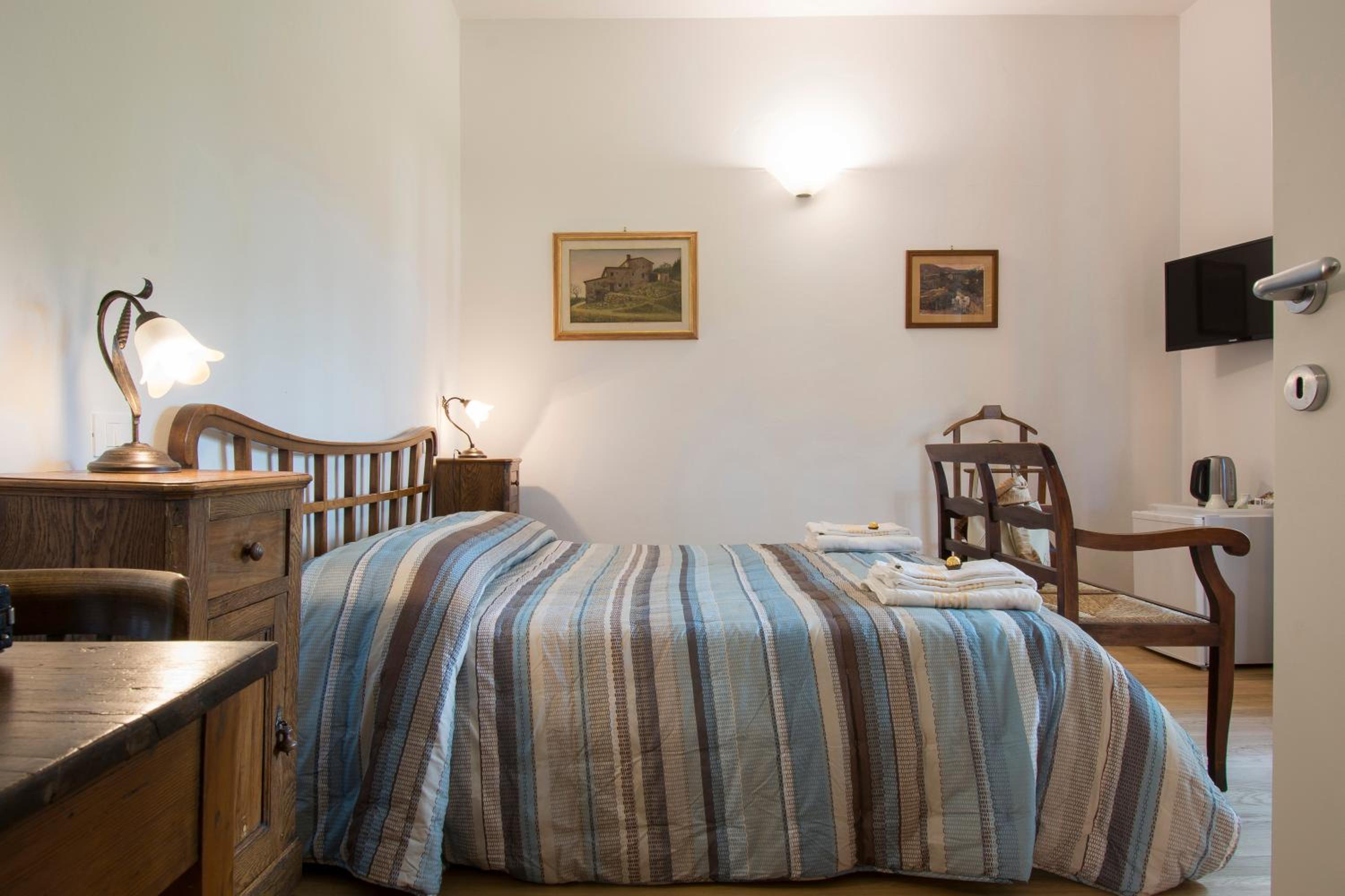 Double Room with Private Bathroom - Photo 4