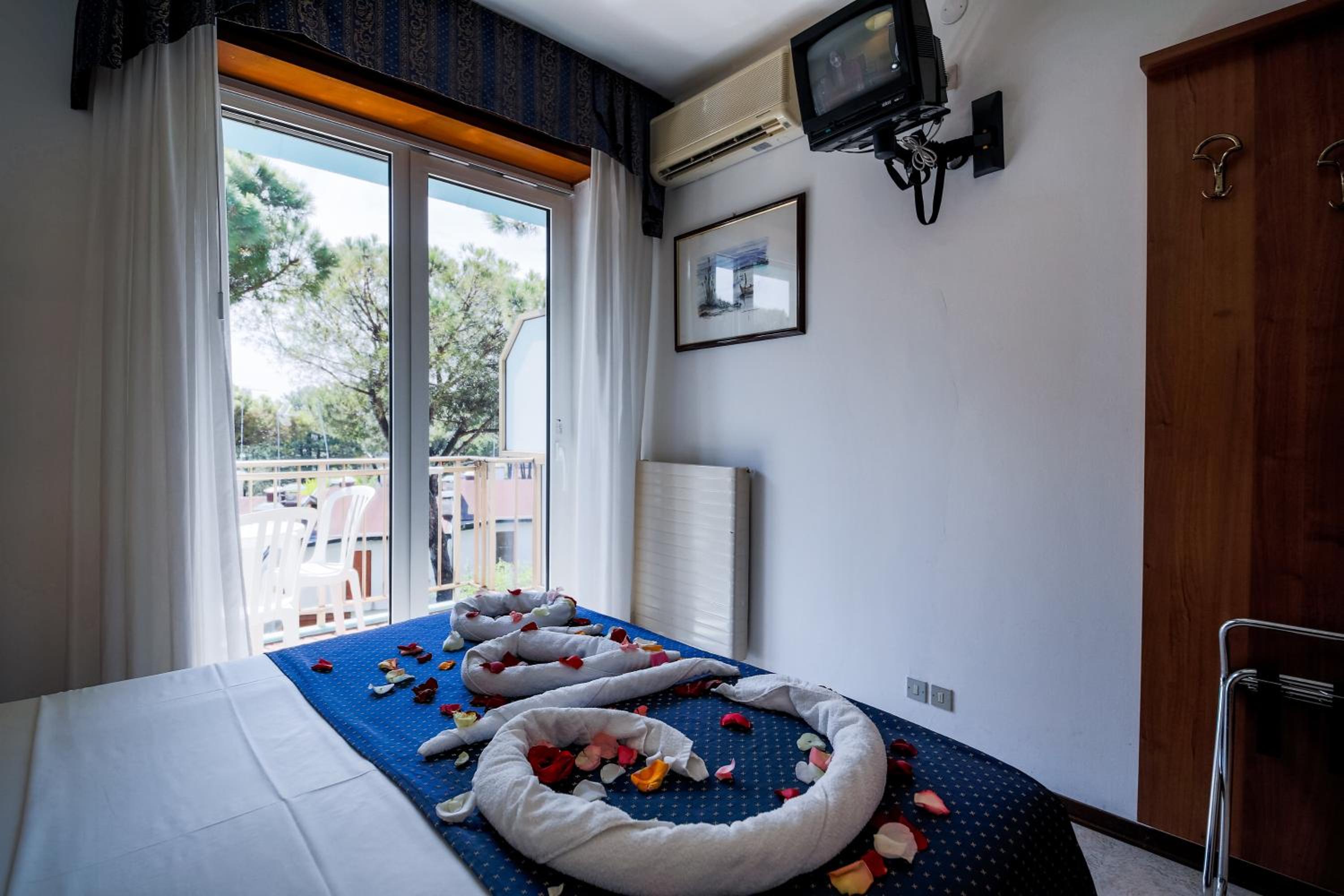 Classic Double Room with Balcony photo 3