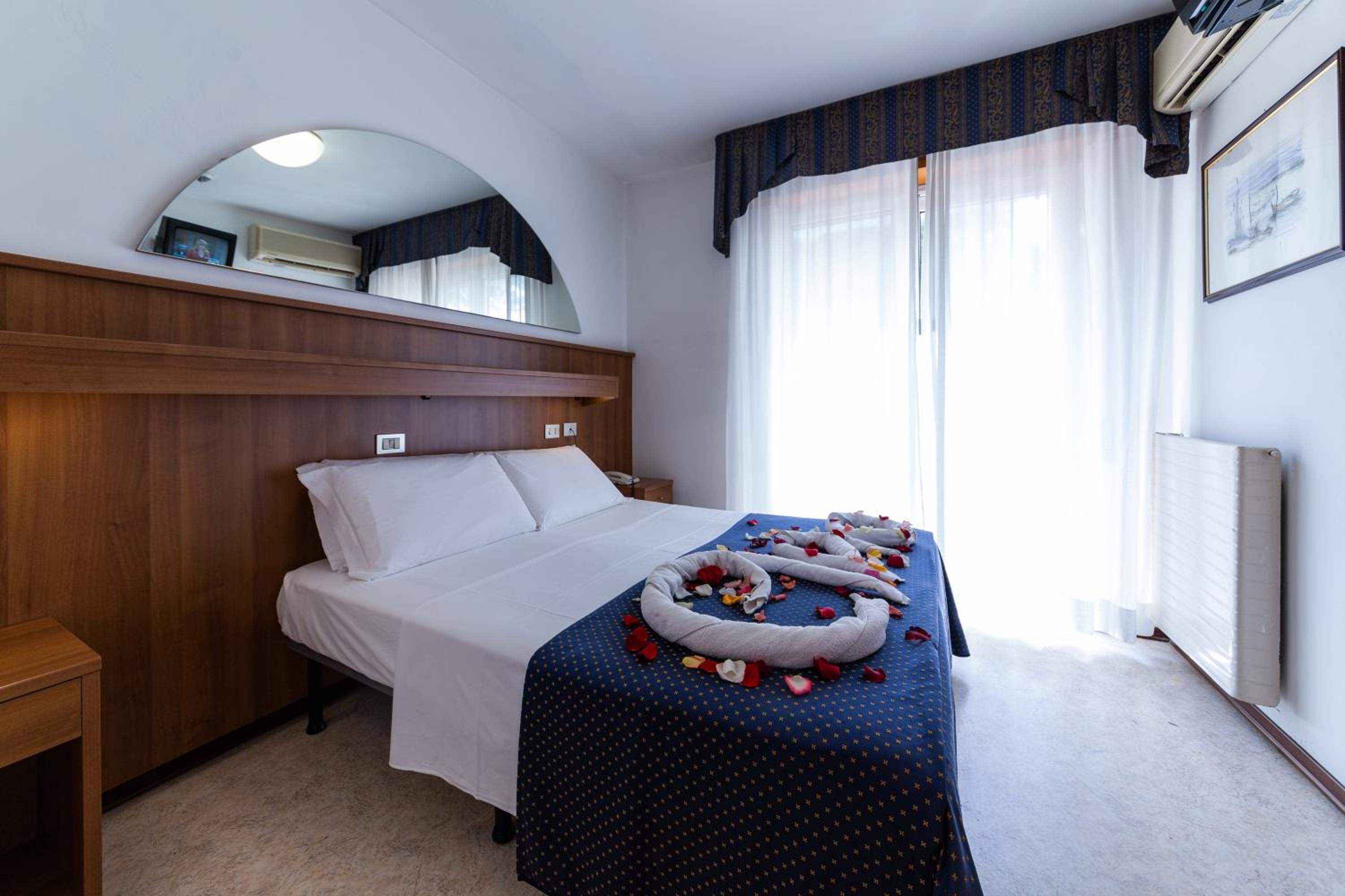 Classic Double Room with Balcony photo 2