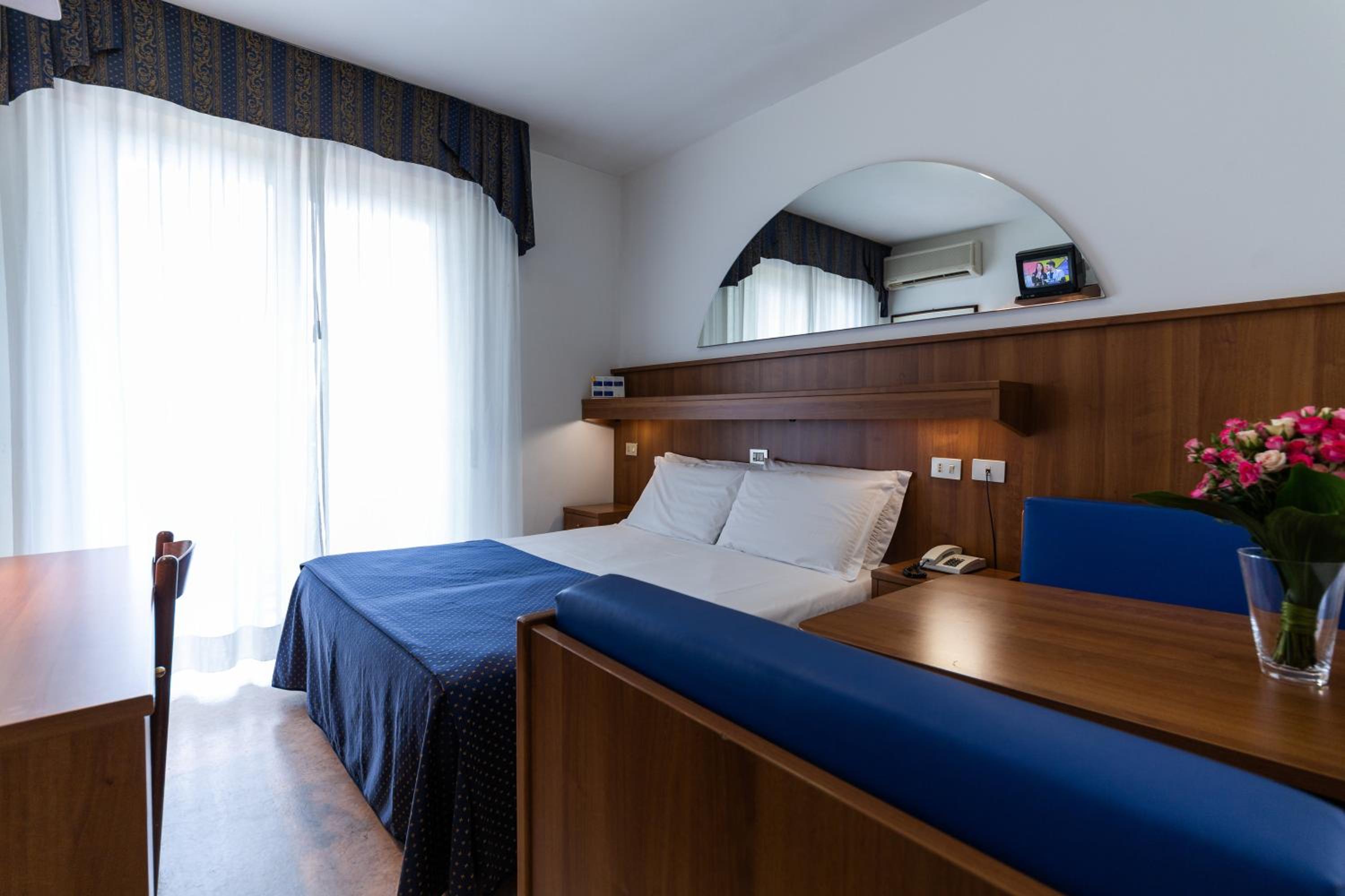 Deluxe Family Room with Balcony photo 2