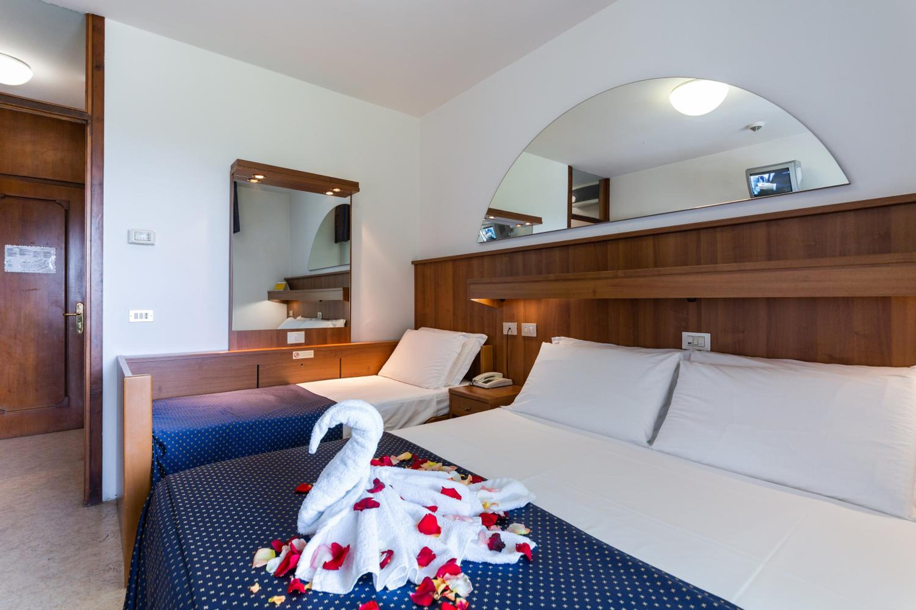 Deluxe Double or Twin Room with Balcony photo 1