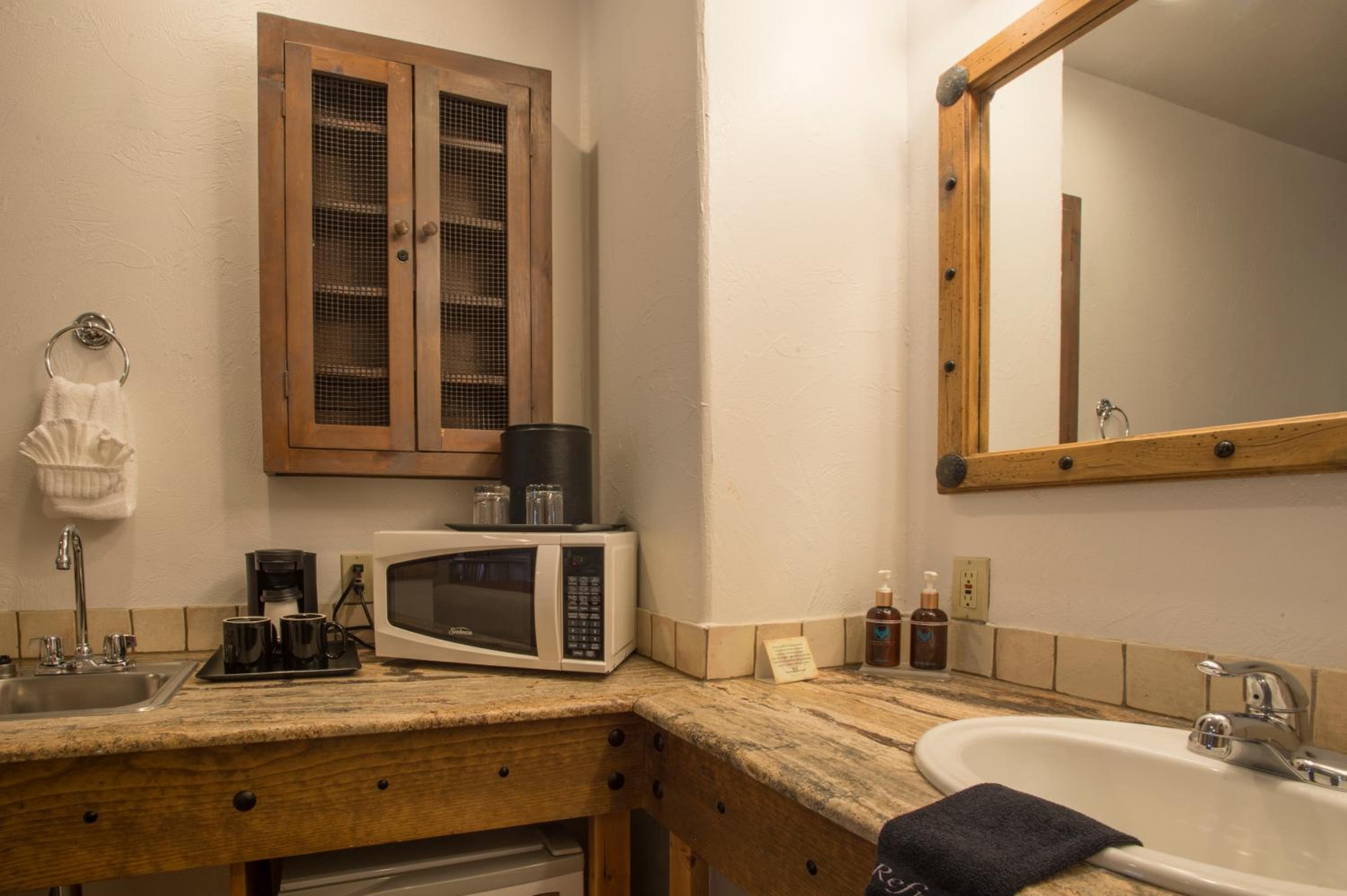 Navajo Junior Suite - Photo 3